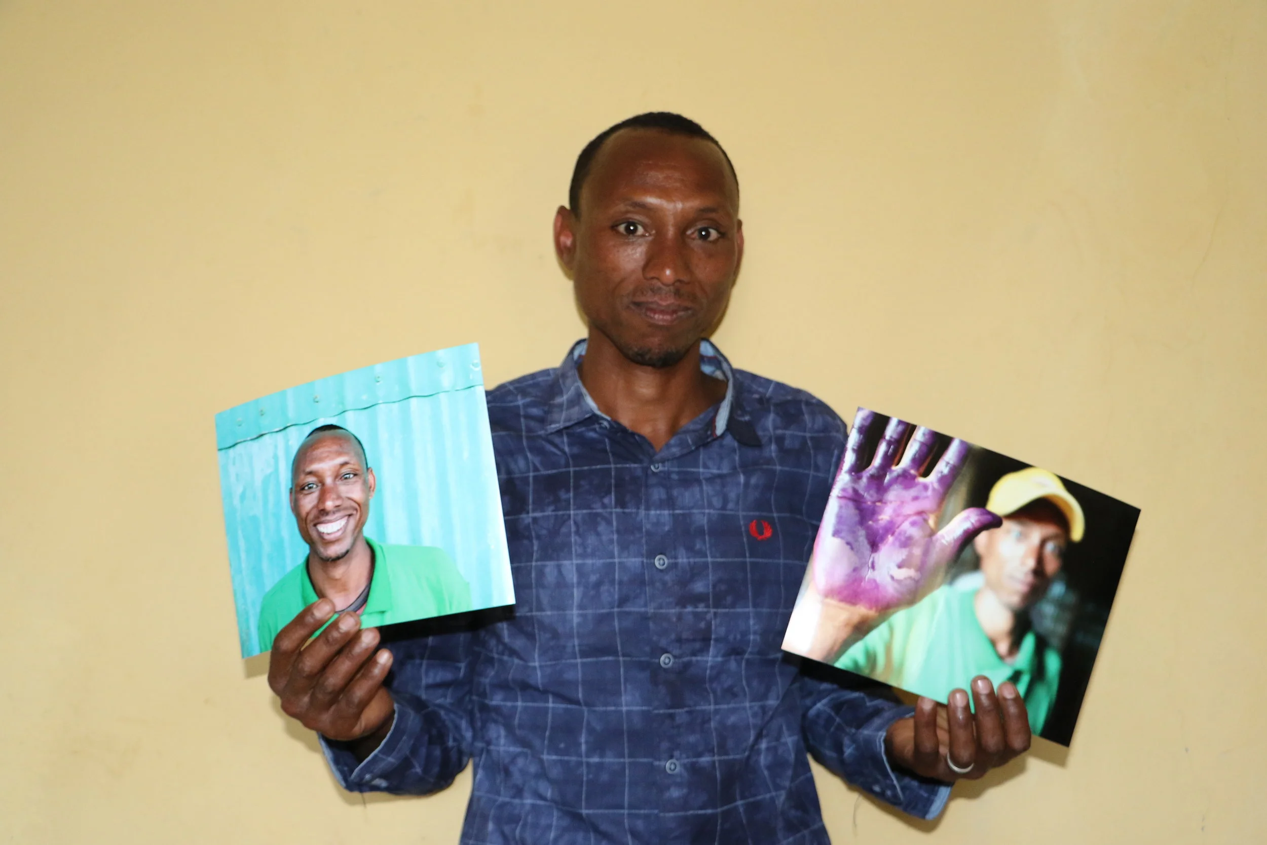 Tiret Cooperative producer Alme with photos Emily took last year. We printed out hundreds of photos to share with our friends who were delighted!