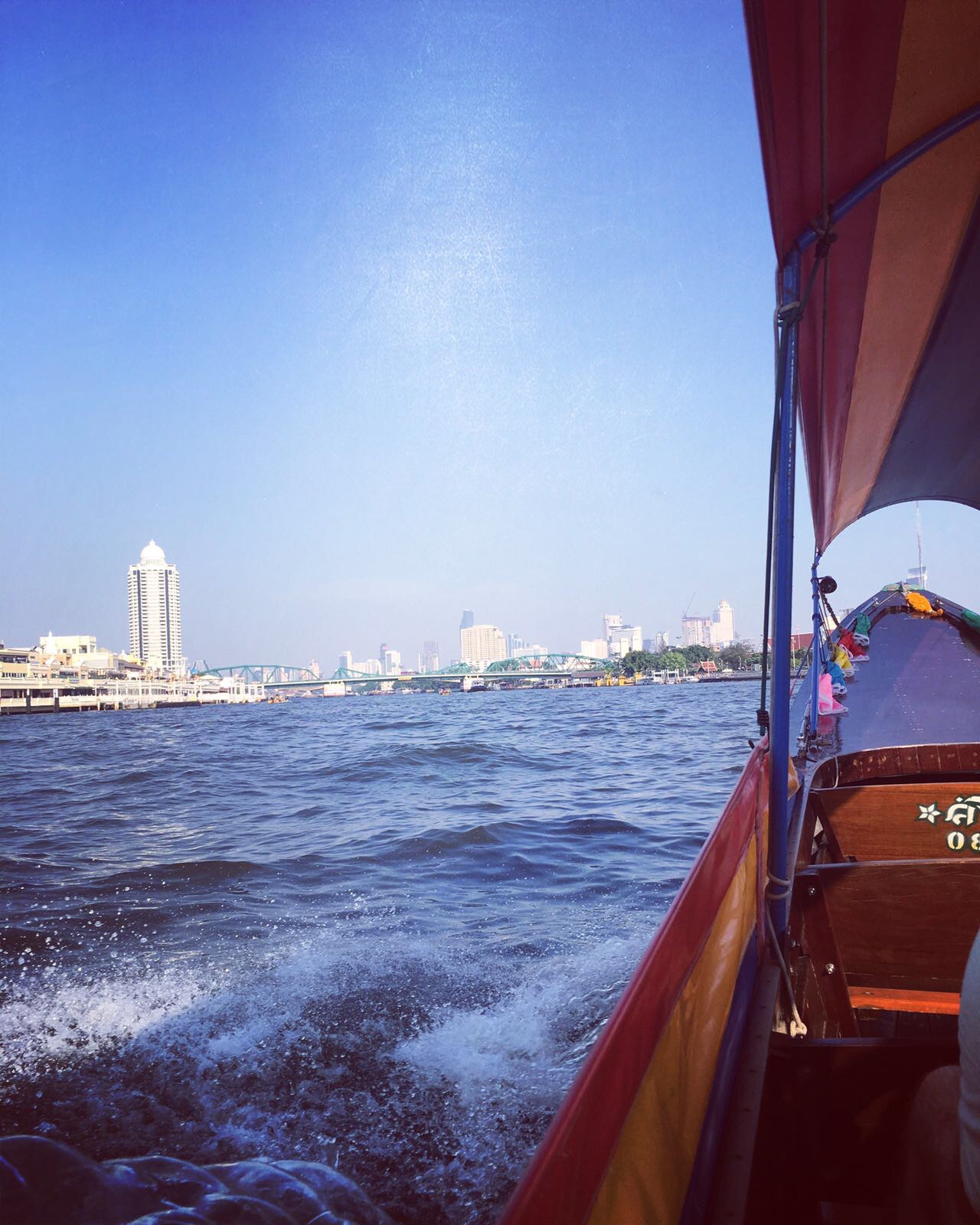 Boat tour to the Shangri-La Hotel