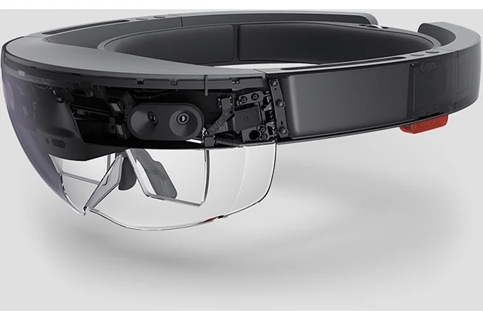 HoloLens Headgear (Shilov, 2016)