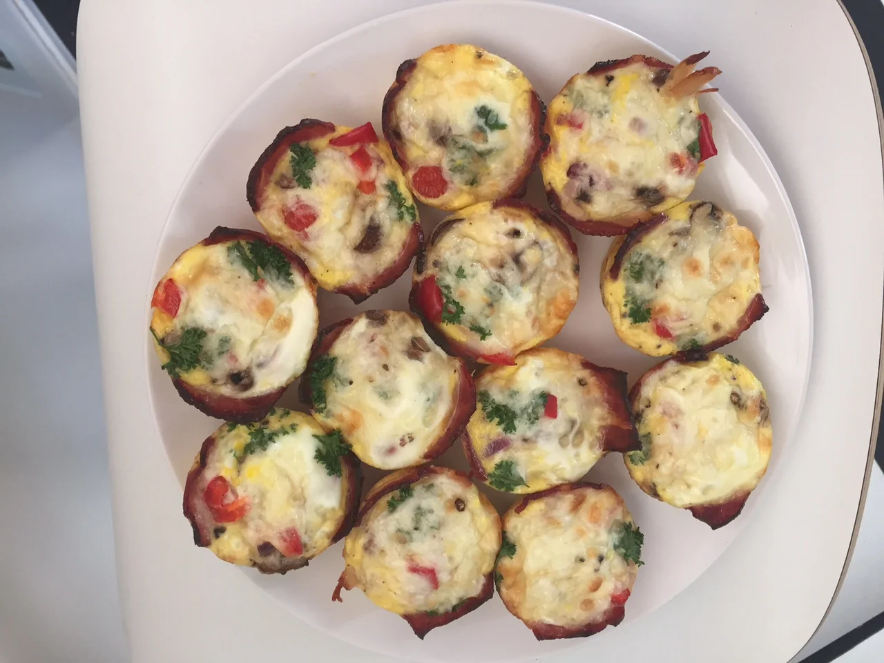  Egg muffins with turkey bacon, tomato&nbsp;and spinach 