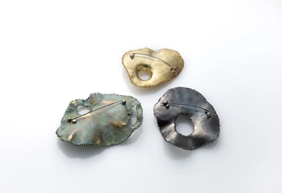 angelaminijo.com_Frosted Brooch_back