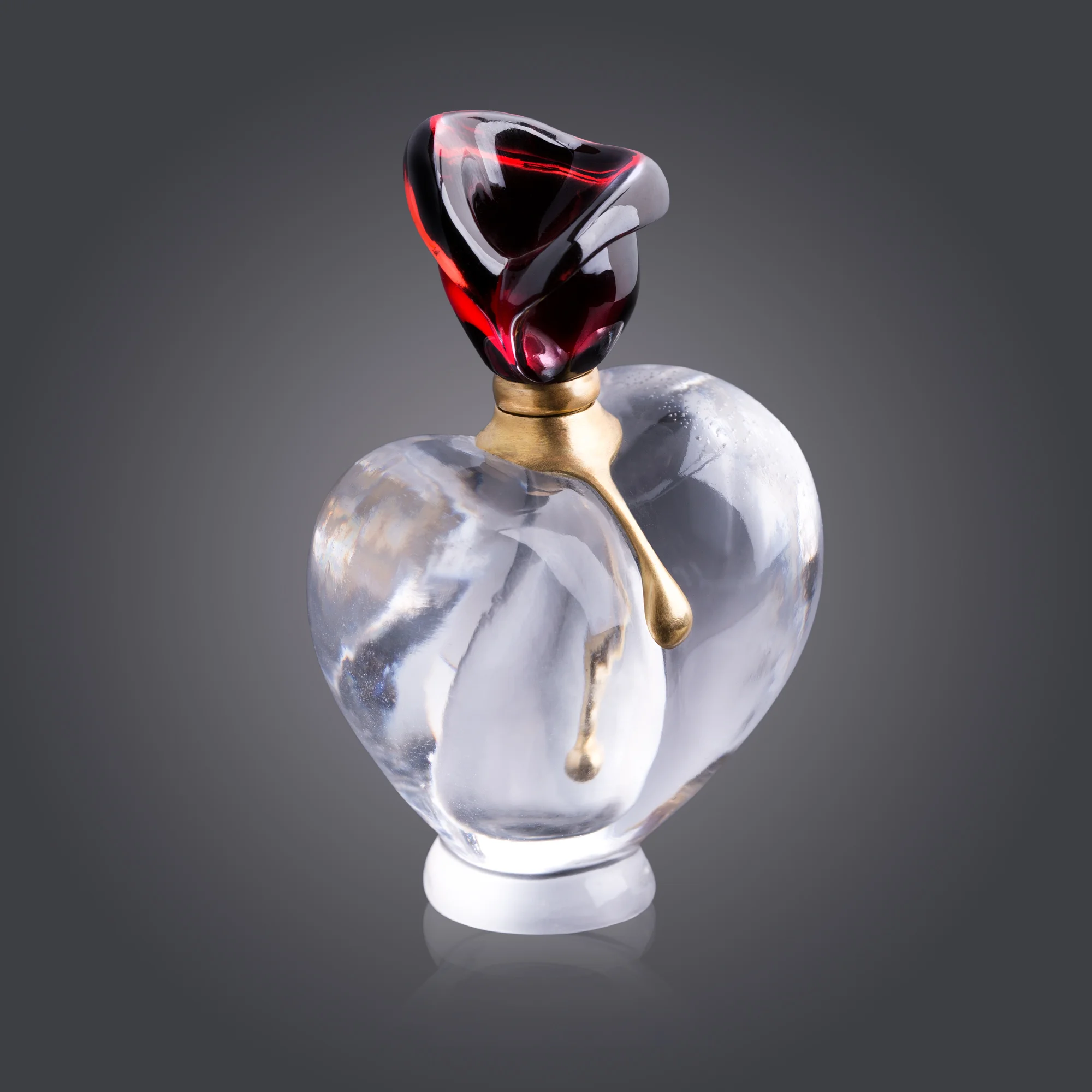 Rhodolith Diese Premium-Granatfarbe ist selten in sauberen Rohstücken zu finden. Wir liefern facettierte Steine, Cabochons und feine Objets d´art. mehr