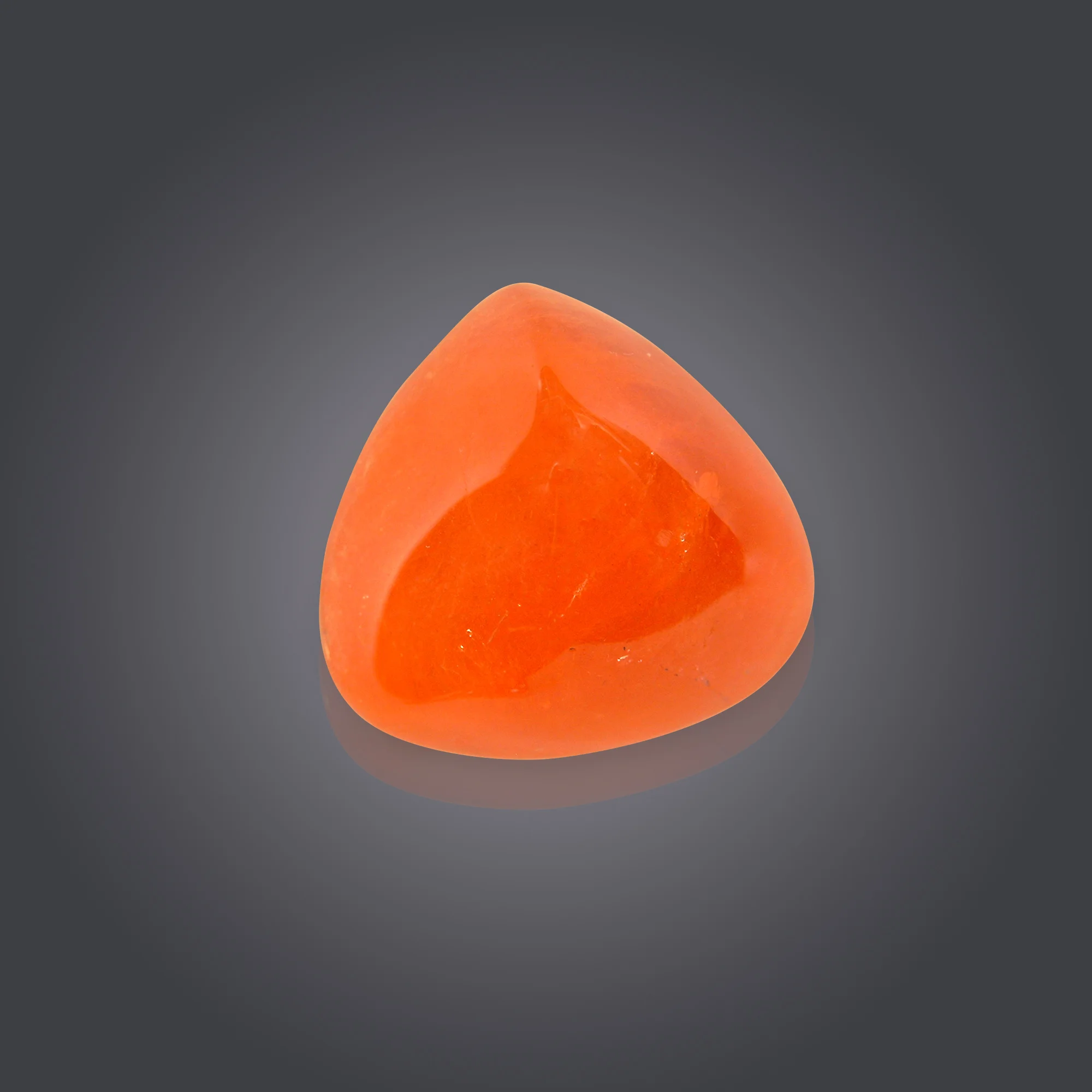 Wir fertigen Mandarin Cabochons in verschiedenen Größen und Formen.