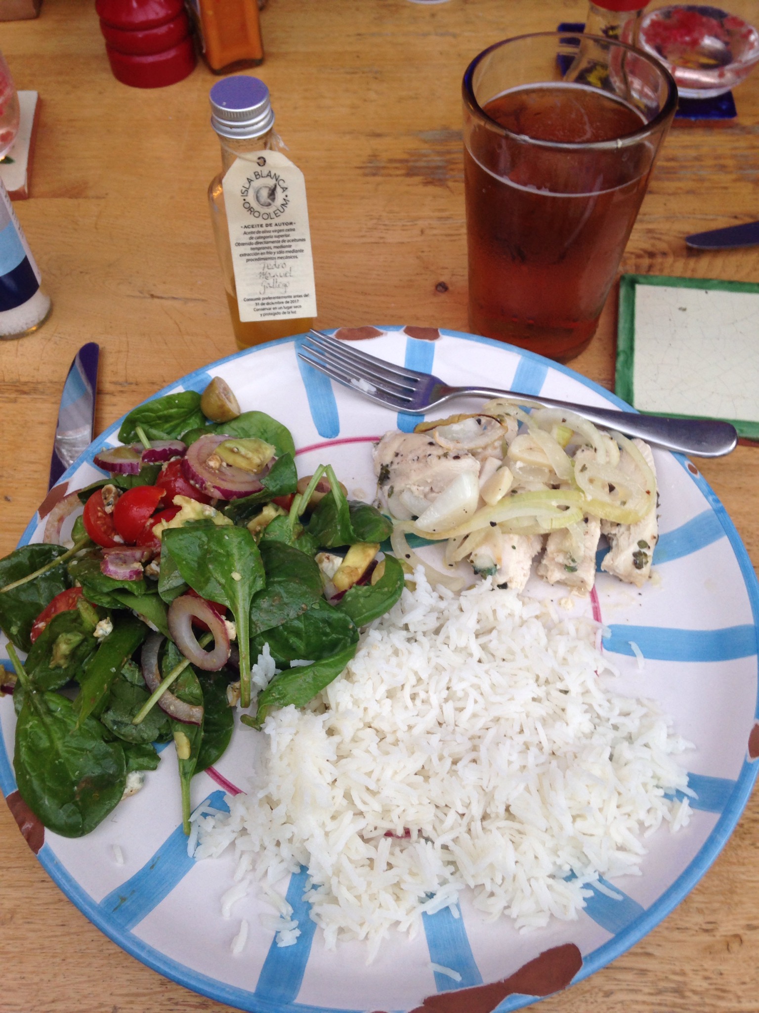  Honored to cook Pops his first meal in London. Chicken au fine herbs from the garden, plain rice and a hearty salad. Pops verdict?&nbsp;He liked the blue cheese. Ah, well, next time... 