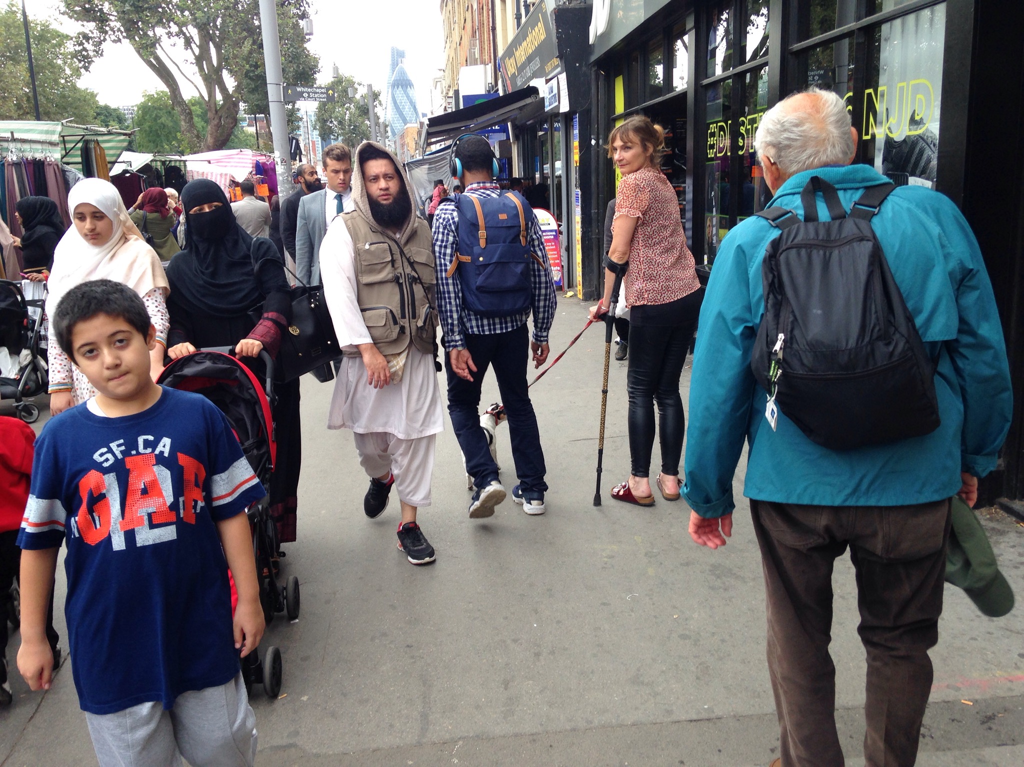  Whitechapel fashion (and my fave of all the pics), from left to right: kid in SF California t-shirt, woman in white hijab, woman in black niqab, dude in suit, dude in mujahideen casual, student proto hipster w/headphones, bespoke collar and leash, f