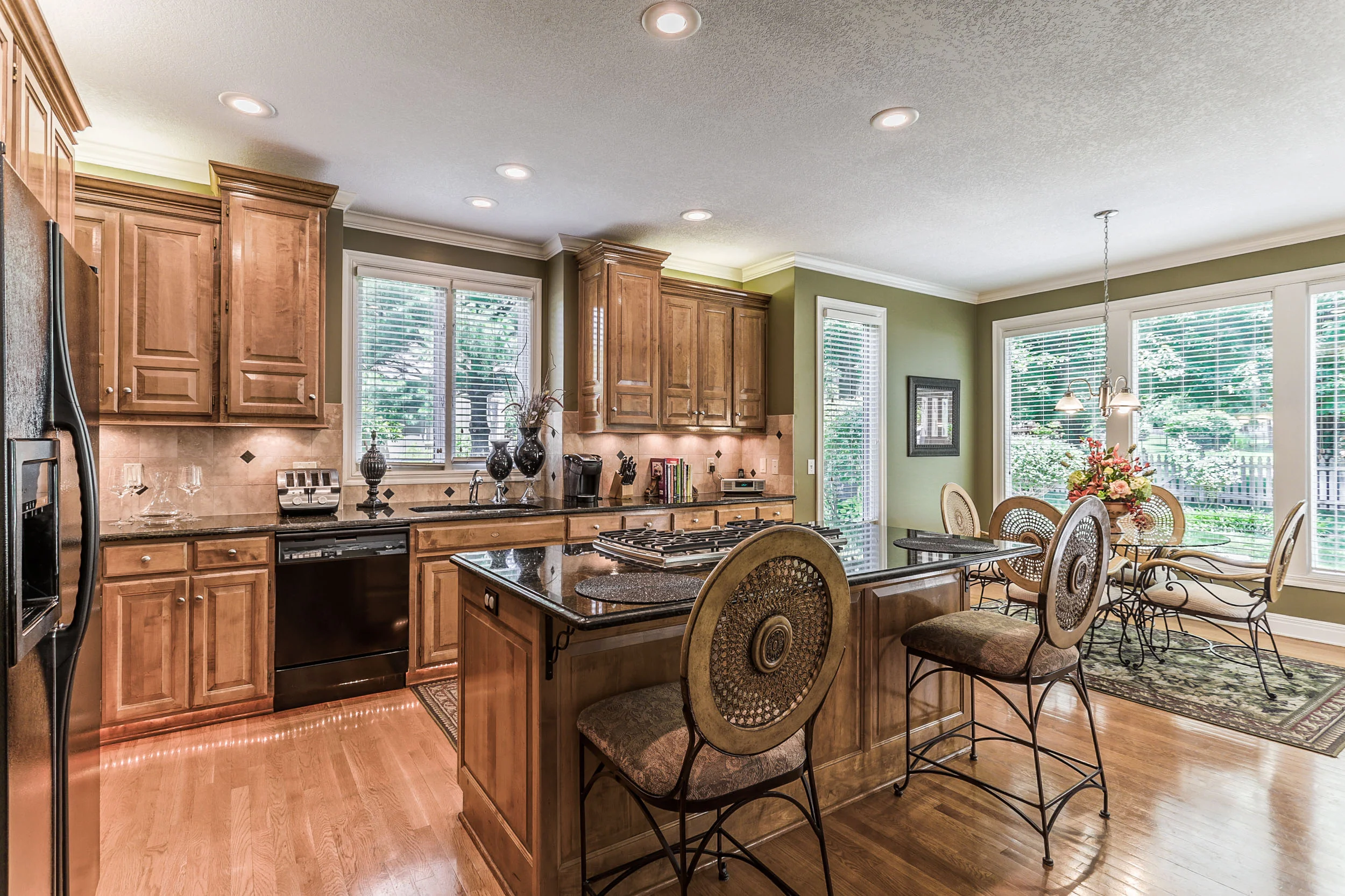 7411OakView_041-HDR-1.jpg