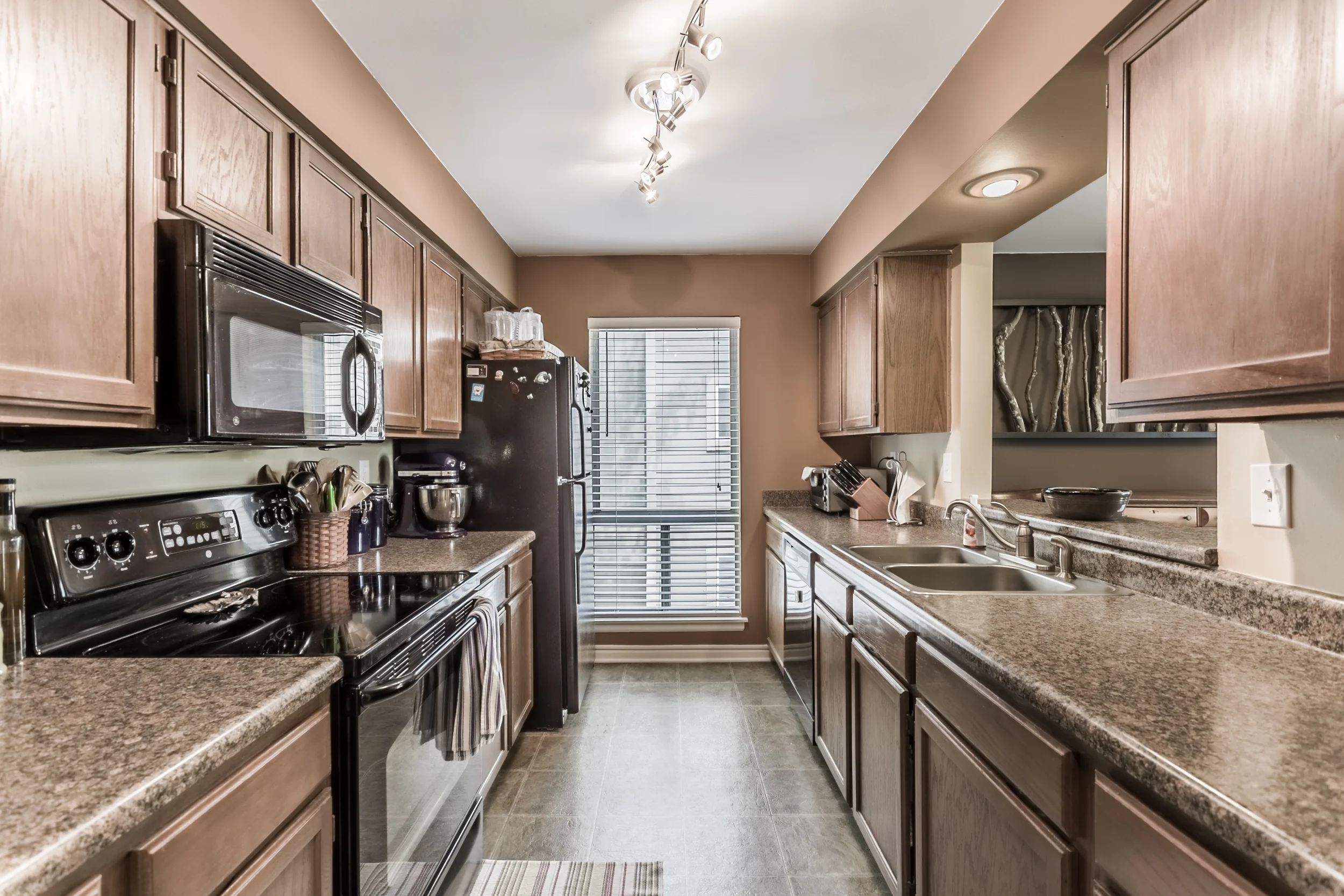 11114NiemanRd_039-HDR-1.jpg