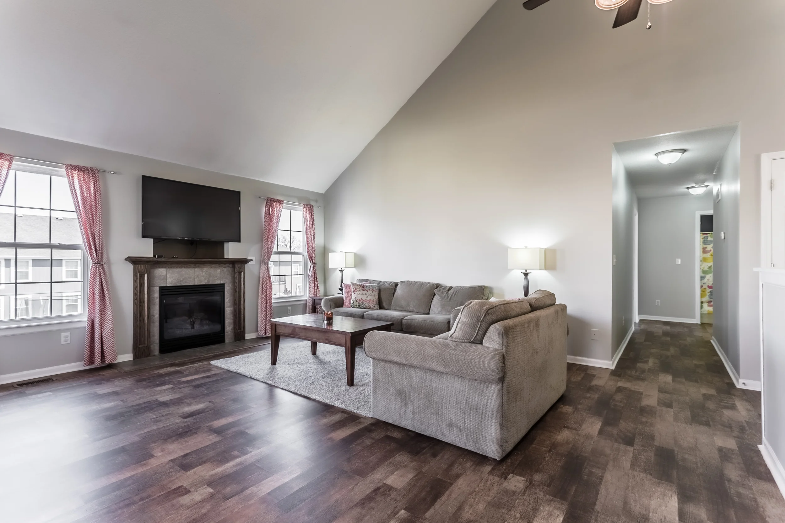 219SMelroseLn_011-HDR-1.jpg