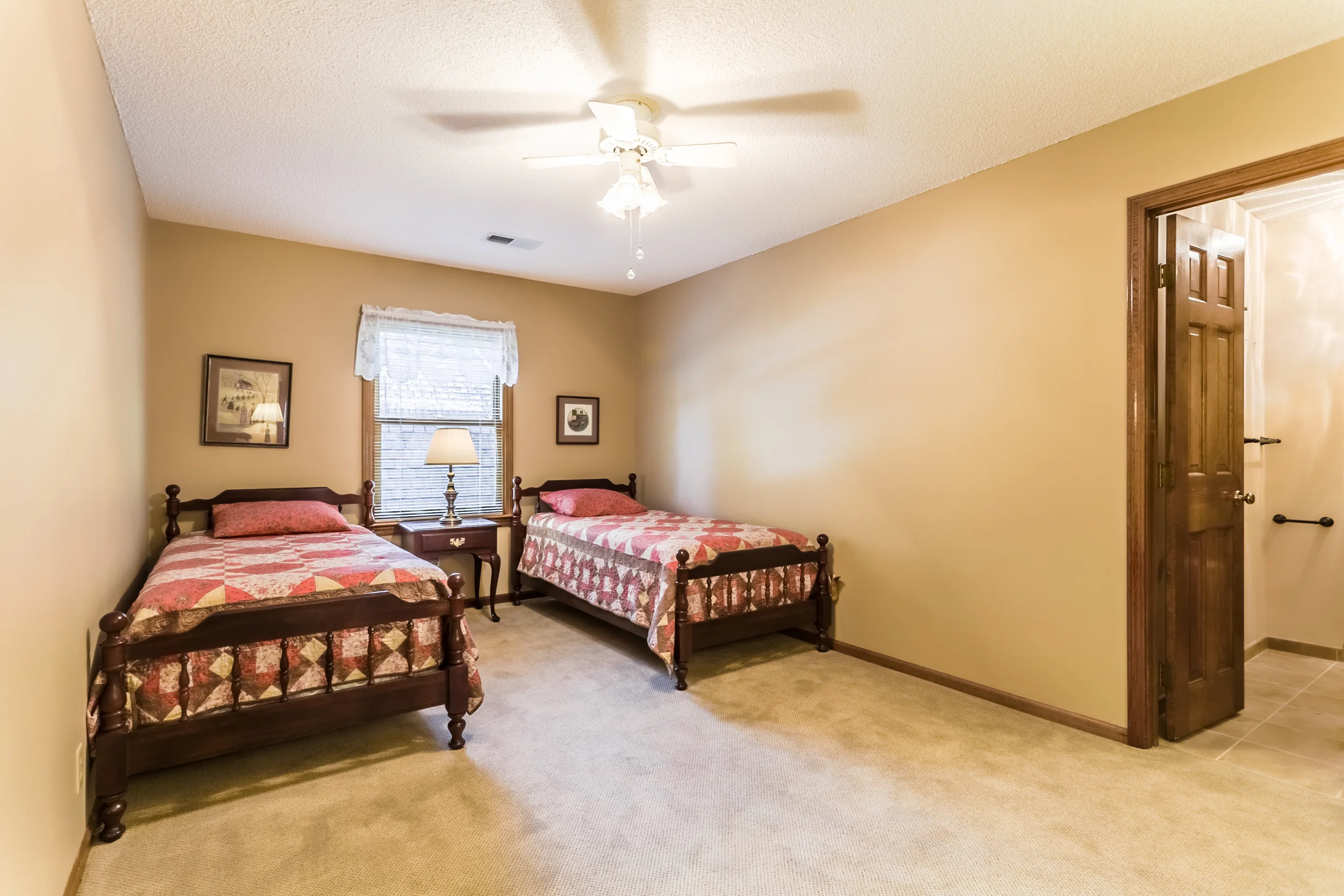 12605PawneeLn_013-HDR-1.jpg