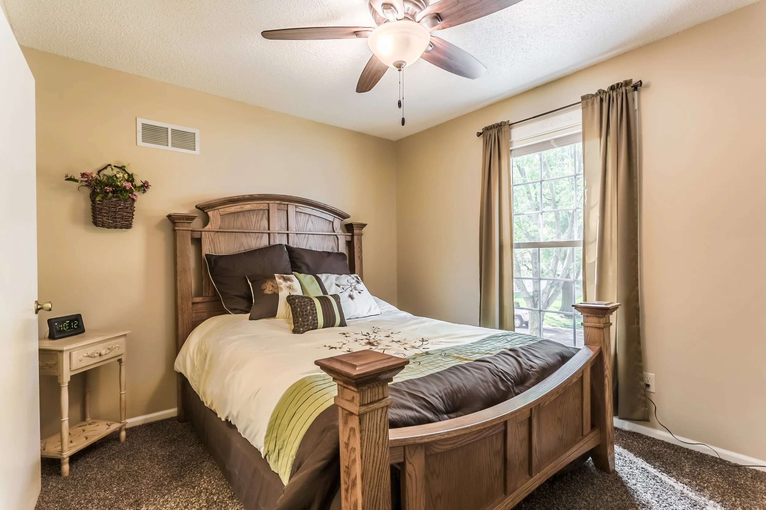 1406EWellsFargoDr_047-HDR-1.jpg