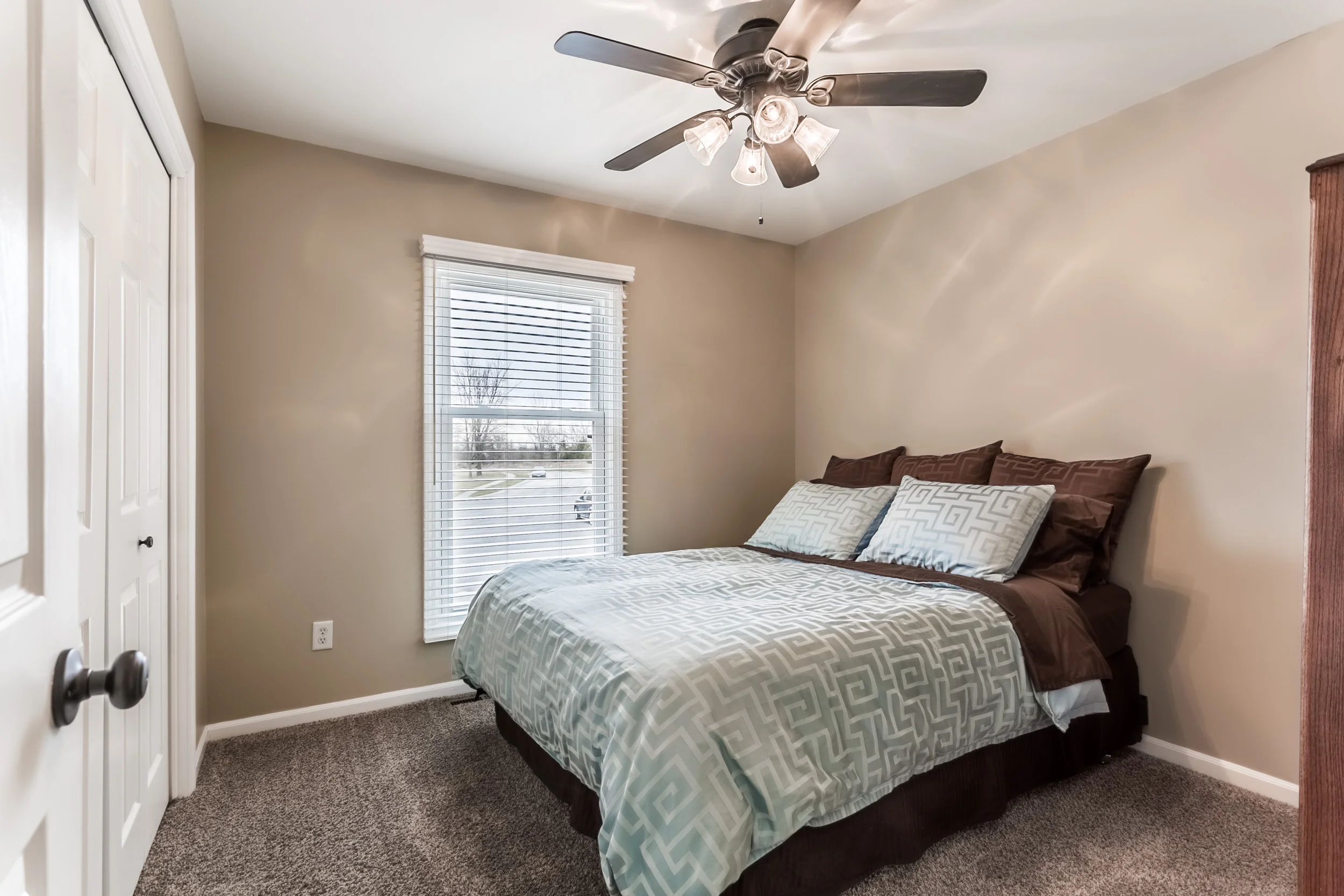 916CrestviewCt_053-HDR-1.jpg