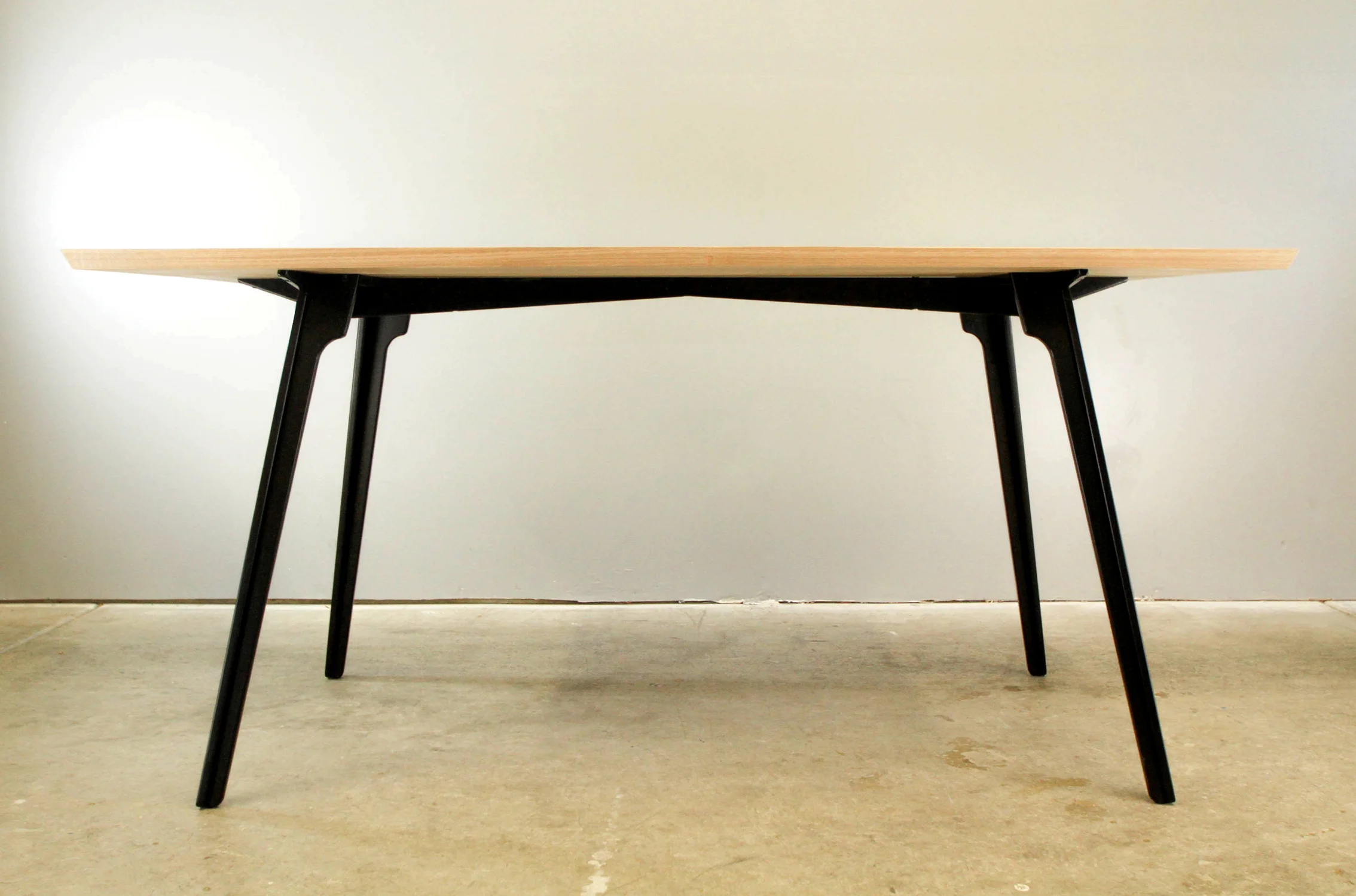   KINGSTON TABLE   A versatile table design in white oak and powder coated aluminum. It can be made in a variety of colors, sizes and wood species.   