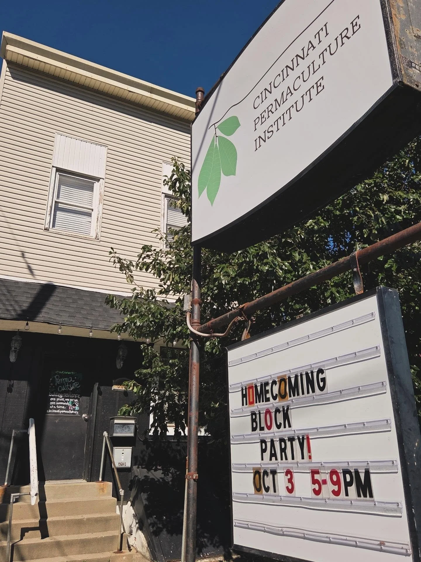 It's almost here... have you RSVPd yet? 10.3.2026 Doors Open @ 5.
Food by @jonah.snydr - Farm to Fingers vegetarian menu w local ingredients
Music coordinated by @lyfeonmarzz
Art by Eeva Lentz, Devan Horton (@hortondevan ), Sabrina Mantle
Sanskrit ch