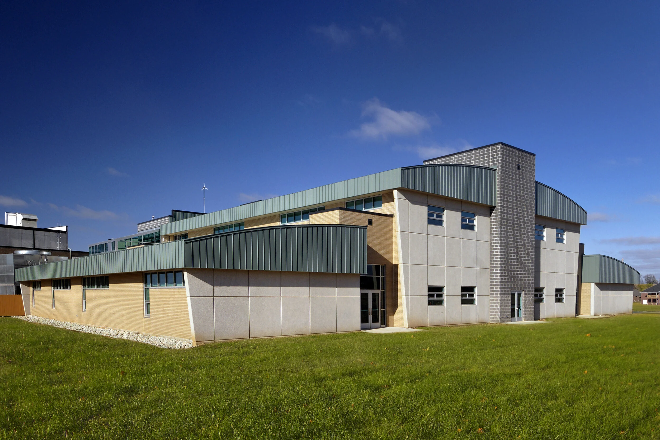 HickoryHillsSchool-Ext-03.jpg