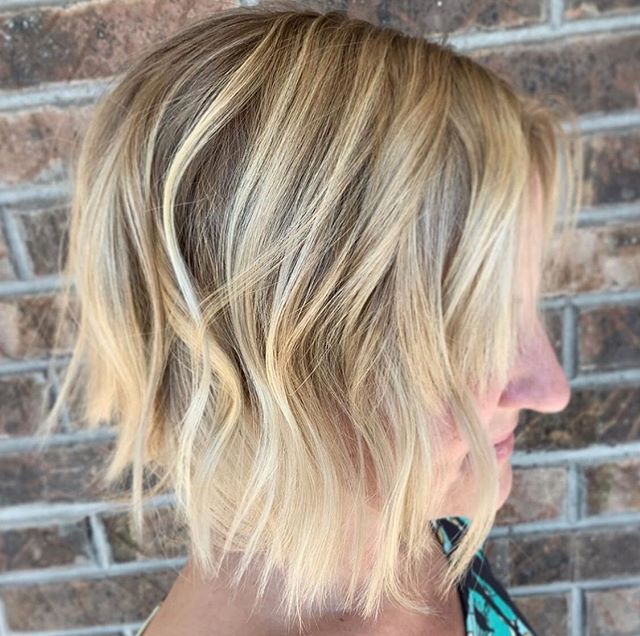 Sassy blonde by Emma! .
.
.
.
.
.
#blondes #aveda #phomollient #highlights #ashevillehair #hair #evolutionsavedasalon #asheville #beautifulhair #loveyourhair #avedablondes #avlhair  #bombshell #828isgreat #avedaartist #balayage #evolutionsavedasalon 