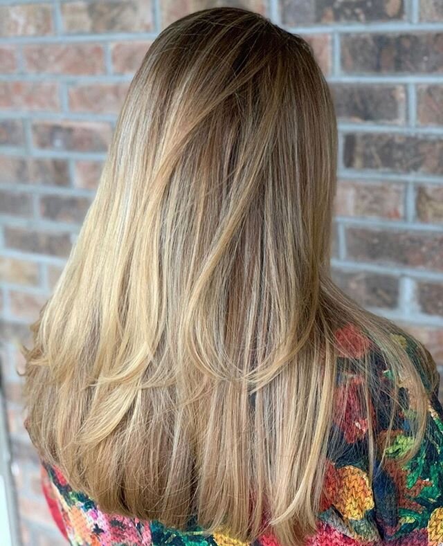 Balayage touchup my Jess! .
.
.
.
.

#blondes #aveda #phomollient #highlights #ashevillehair #aircontrol #hair #evolutionsavedasalon #asheville #beautifulhair #loveyourhair #avedablondes #avlhair  #blonde #bombshell #828isgreat #avedaartist #balayage