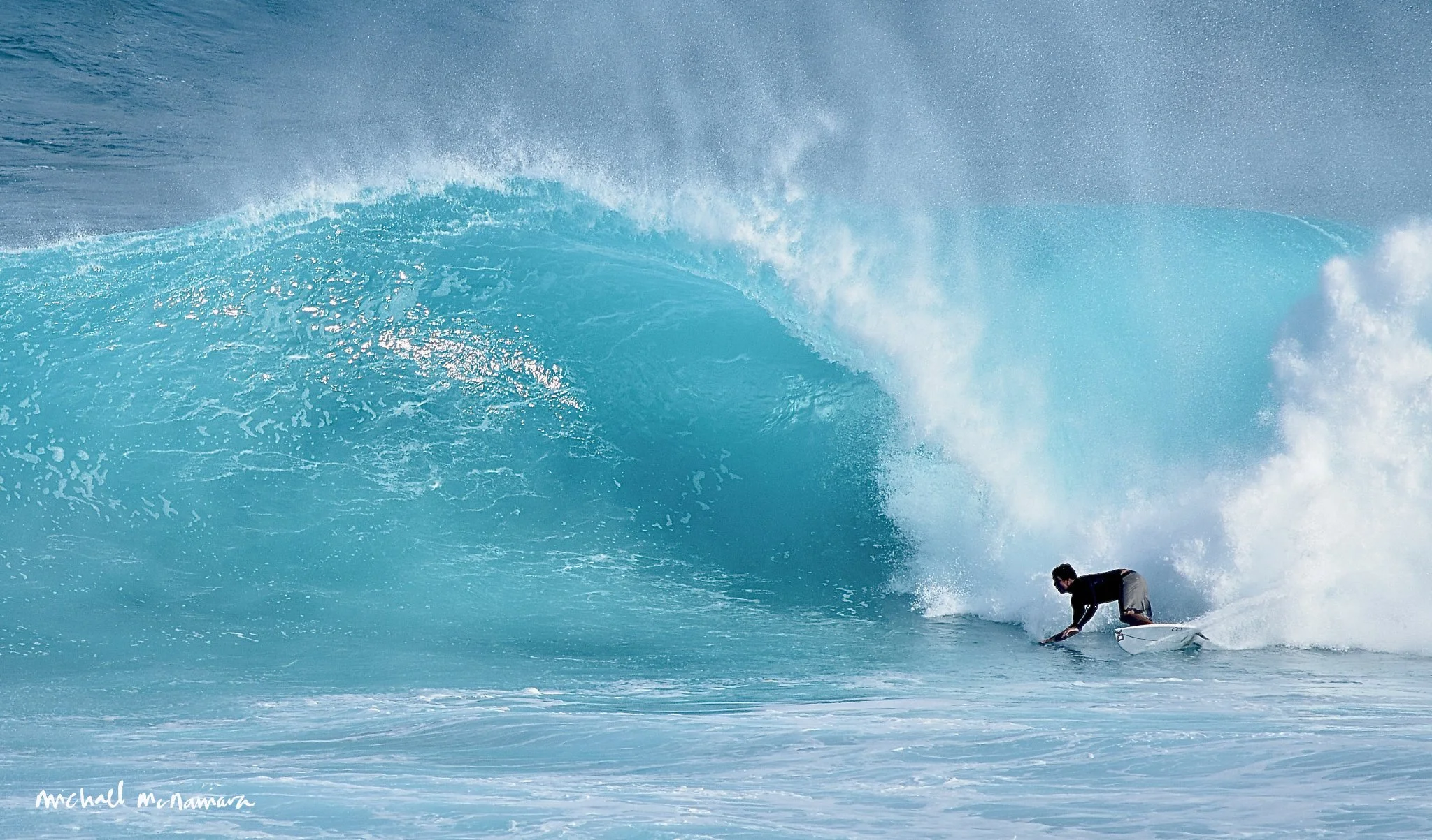 (5-3)surfer_under_wave_dw.jpg