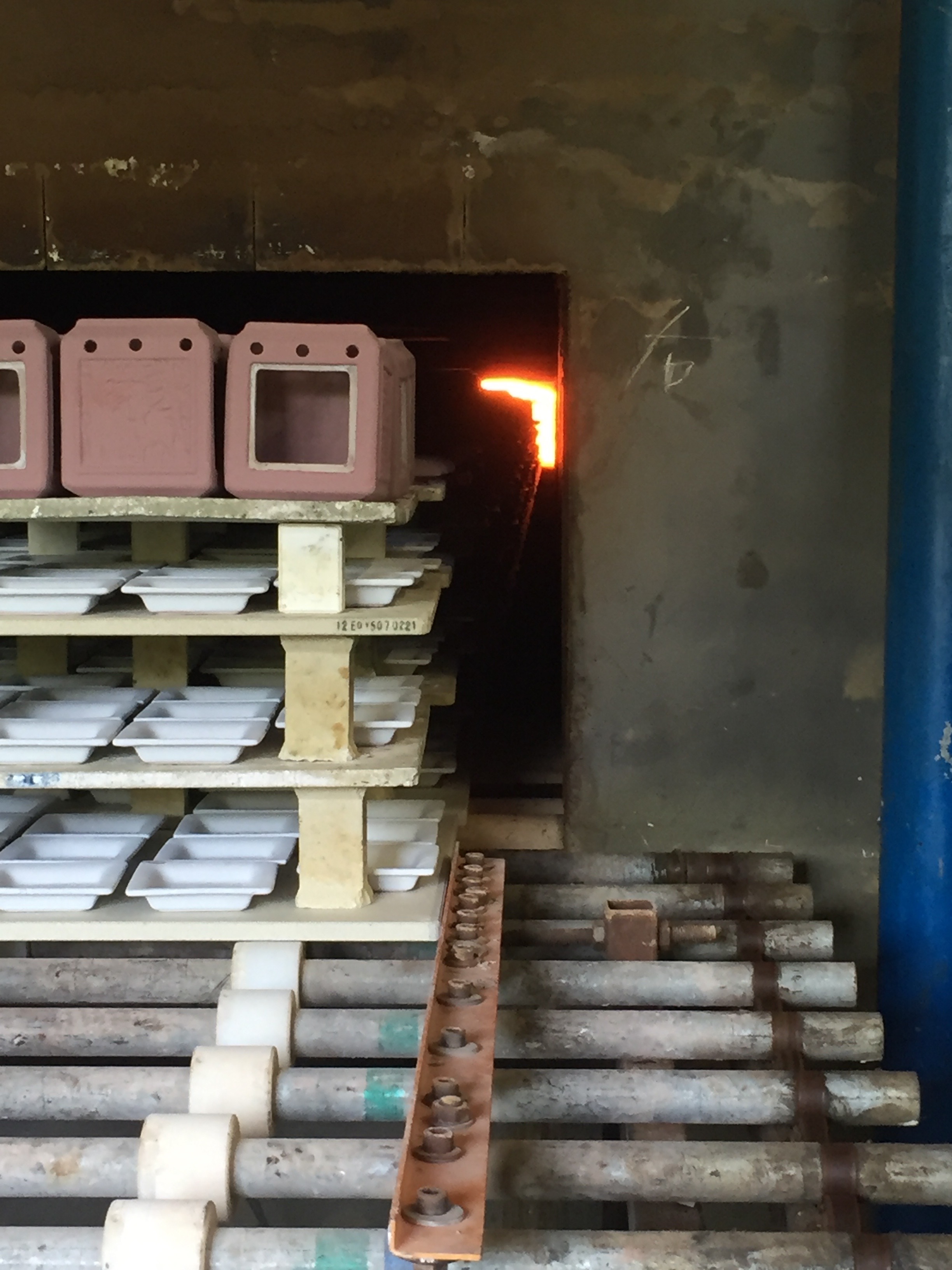 This is looking into the kiln box. 