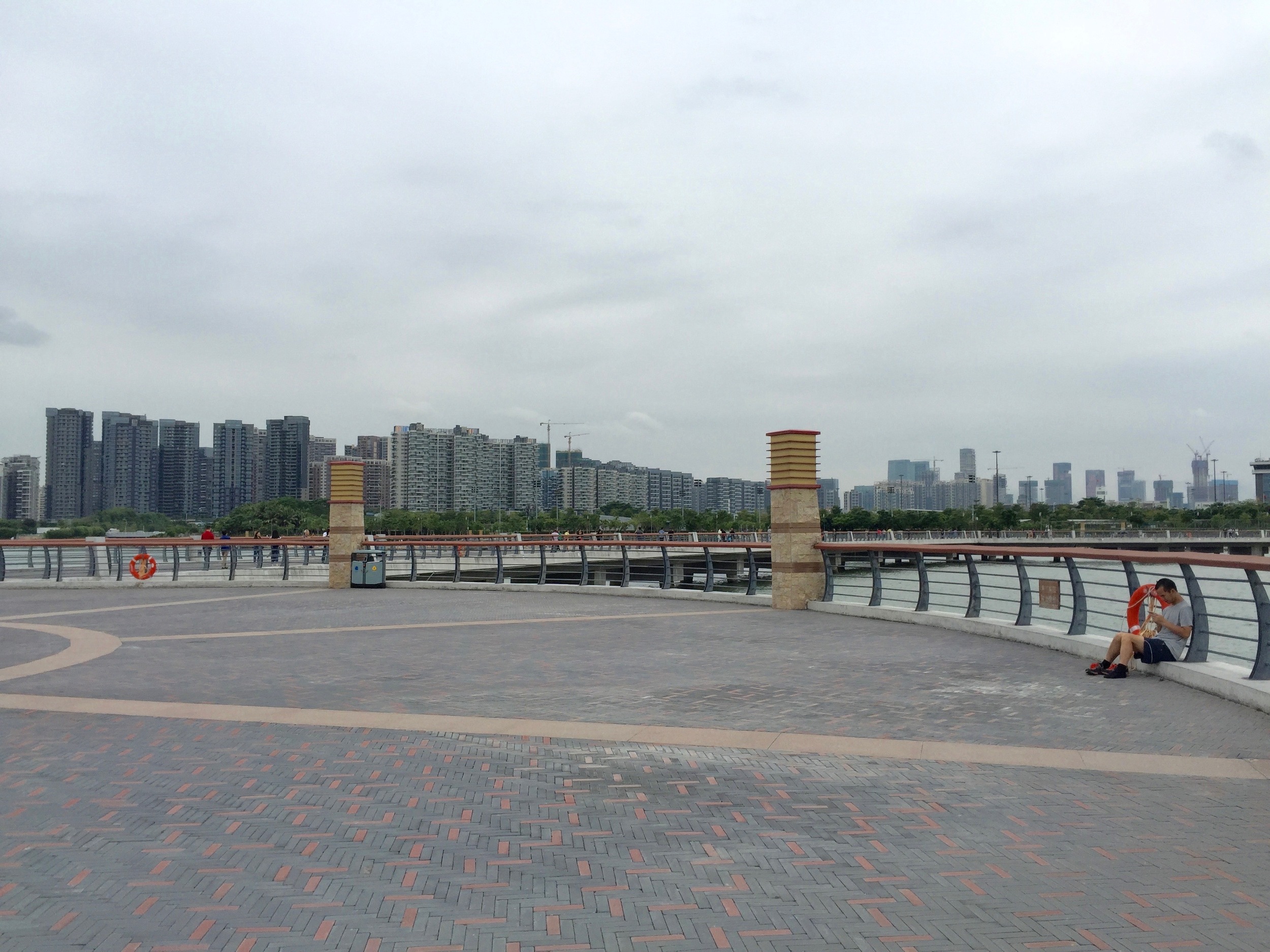  View of Shenzhen from the pier.&nbsp; 