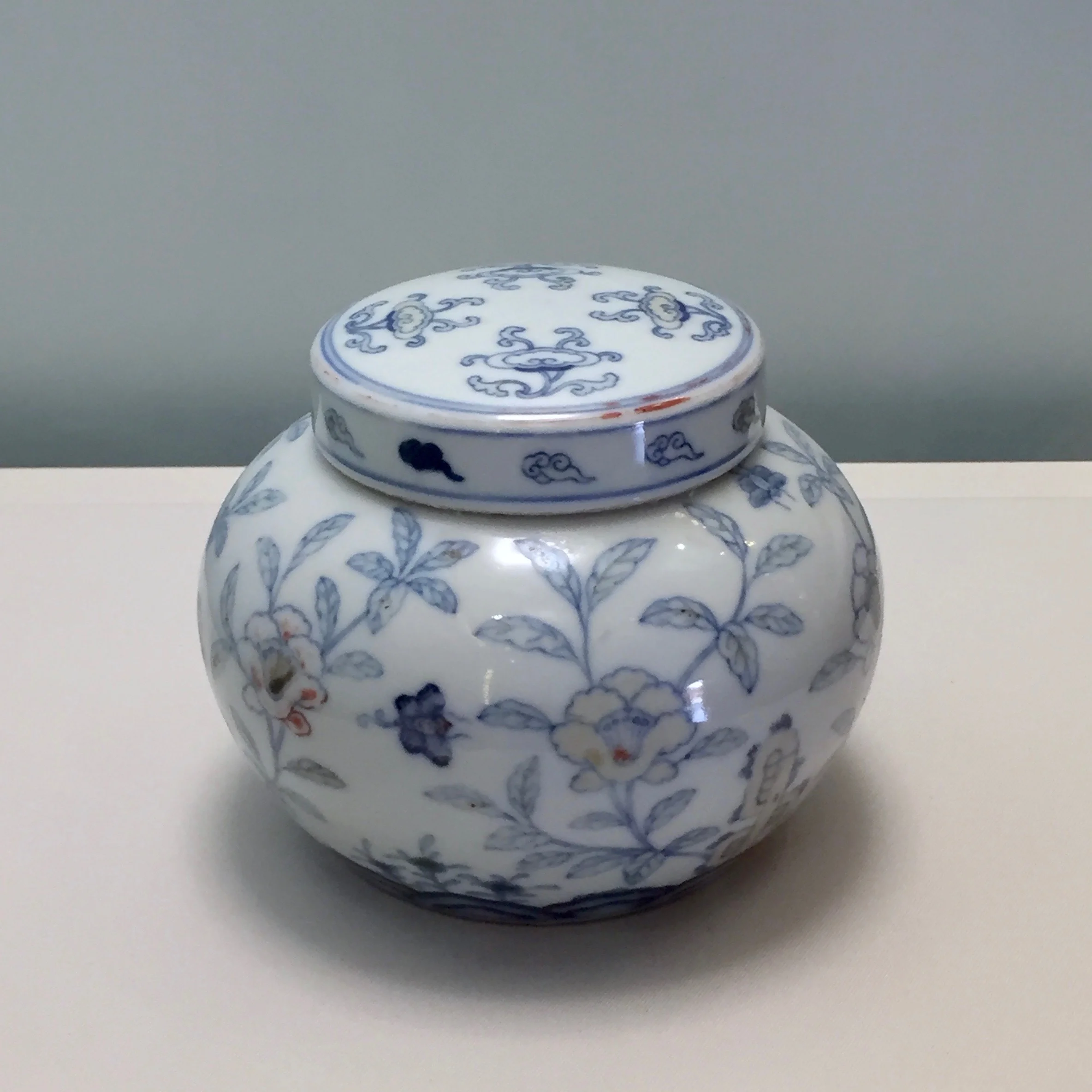 Lidded Jar Kangxi Emperor's Reign (1662-1722), Qing Dynasty