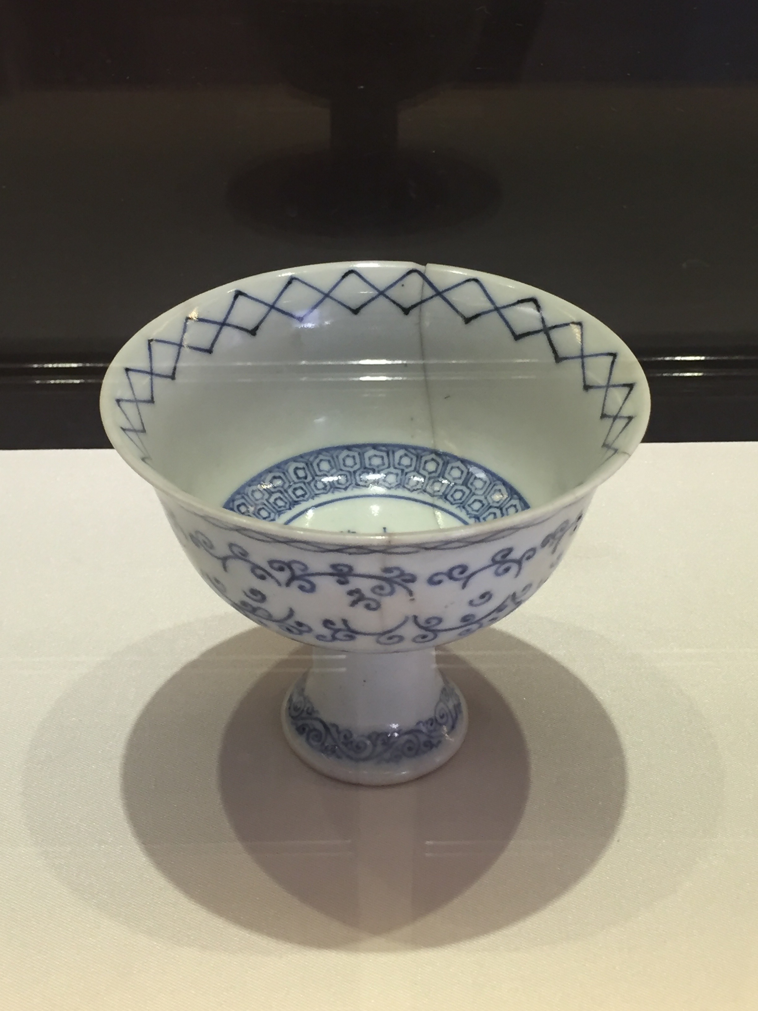  Blue and White Stem Bowl Traced in Gold  Xuande Emperor's Reign (1426-1435), Ming Dynasty 