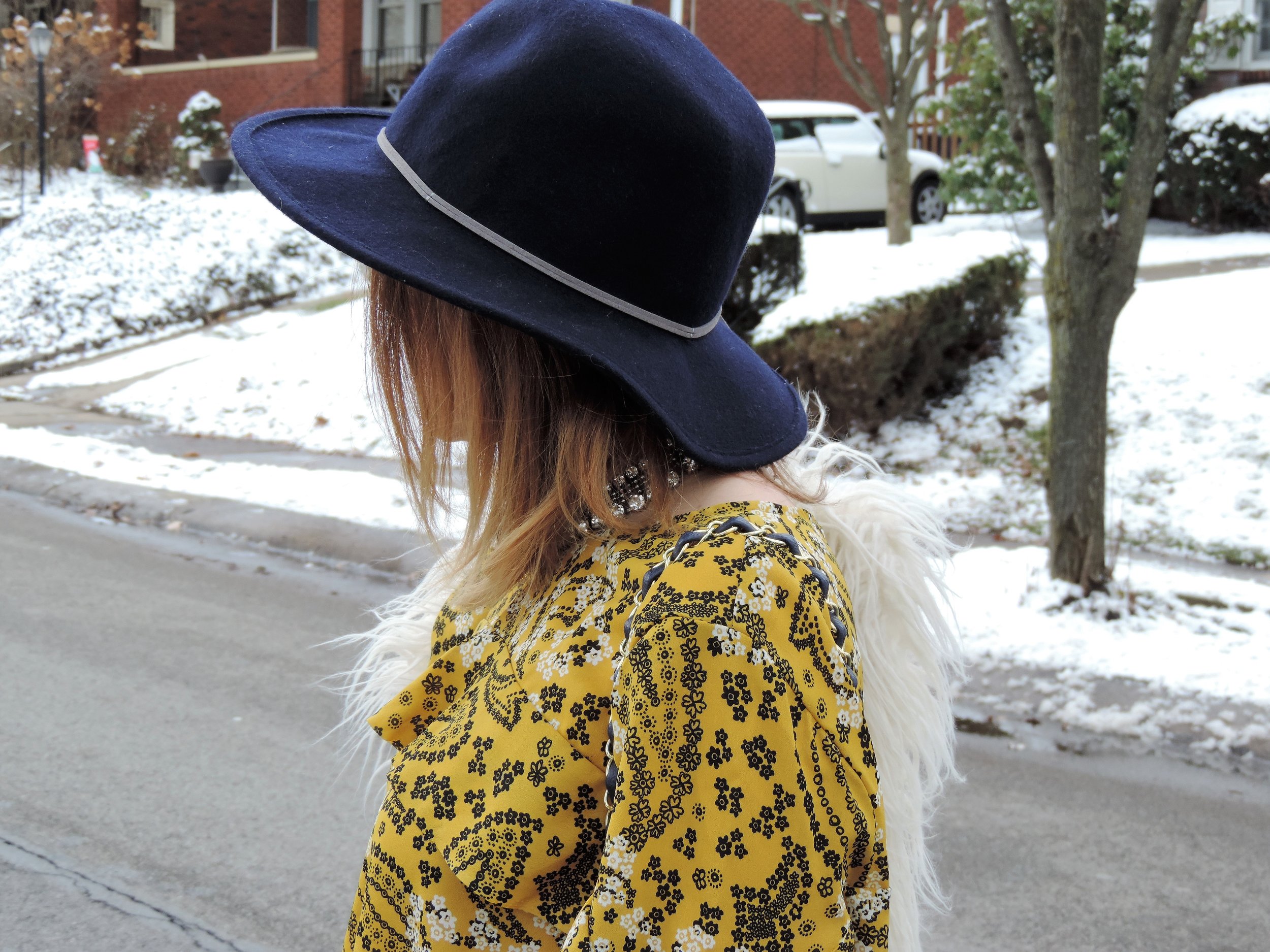 how to wear a navy fedora
