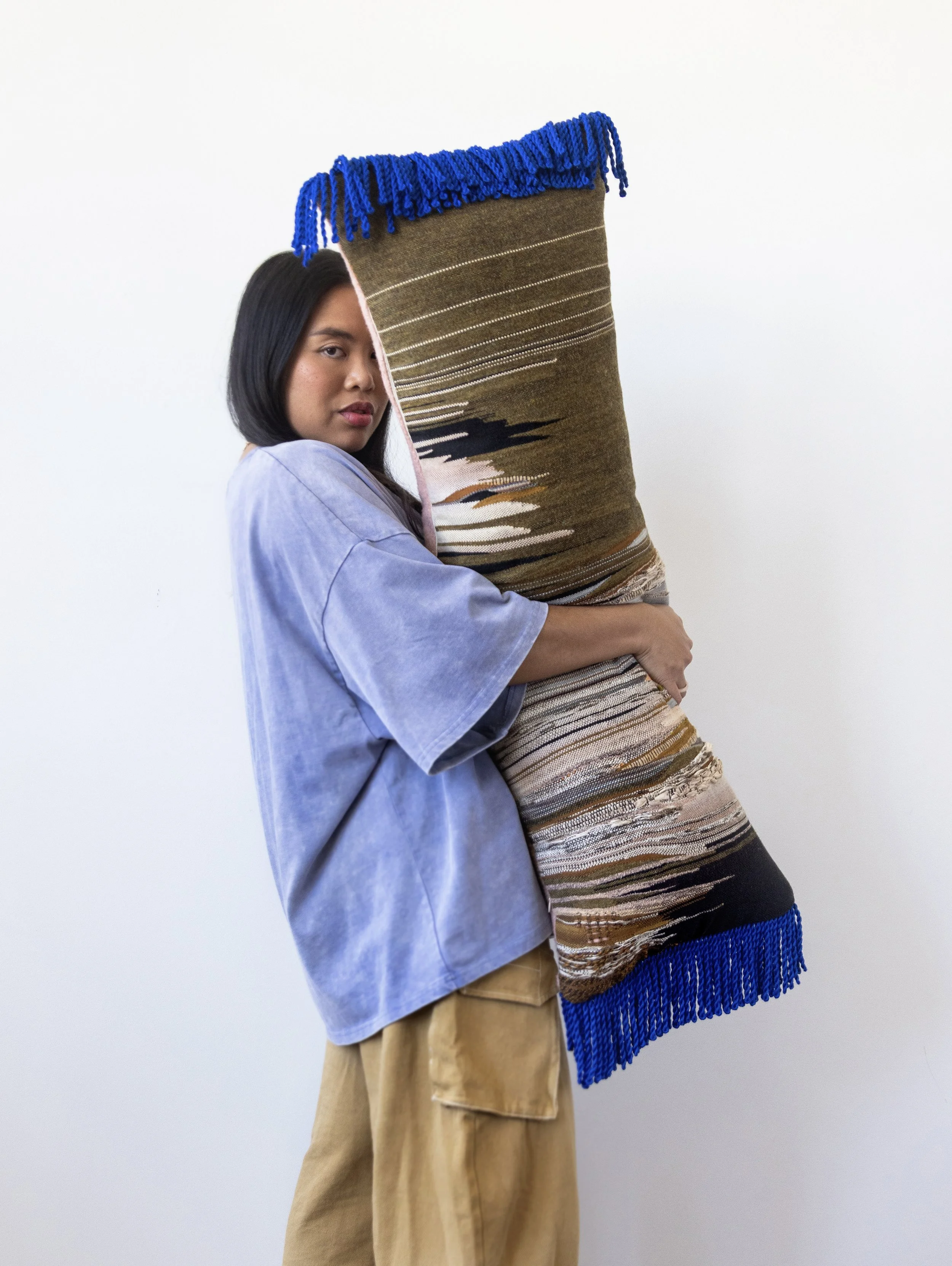 CrossingThreads_AZURE_ART_CUSHION__0009_10.jpg