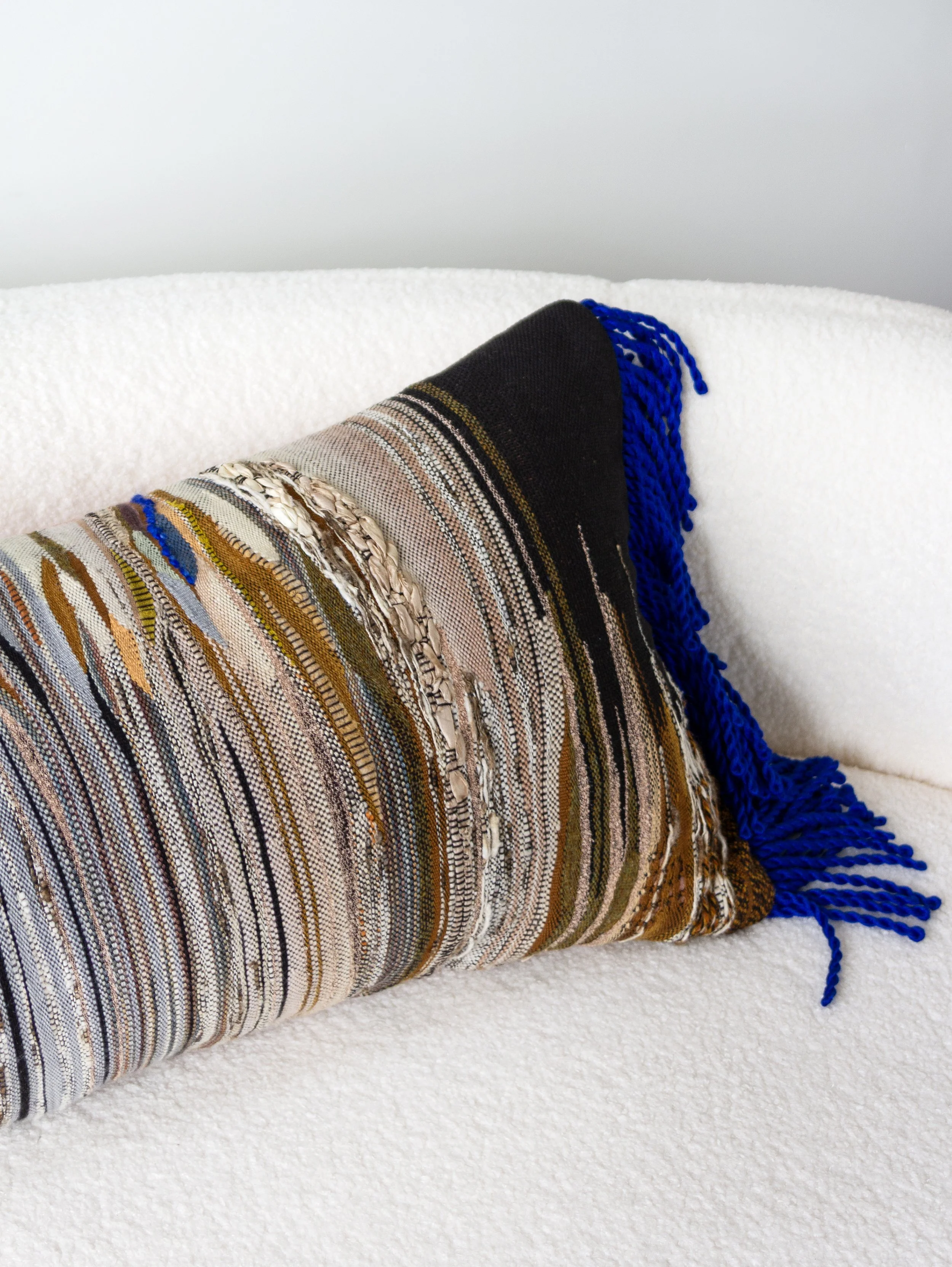 CrossingThreads_AZURE_ART_CUSHION__0004_6.jpg