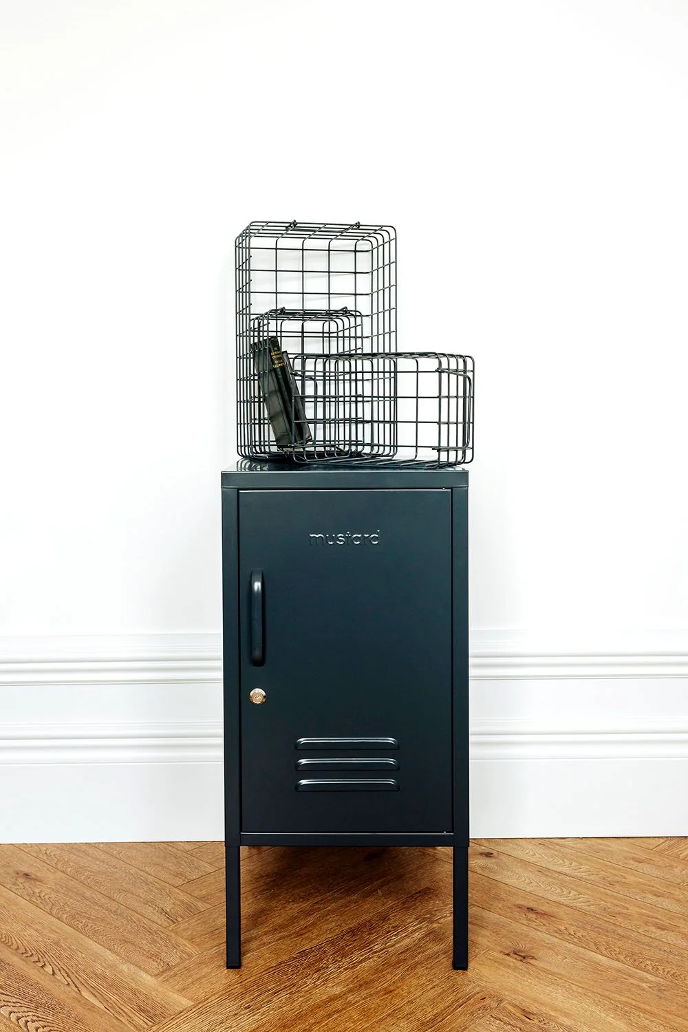 The_baskets_with_shorty_Slate_small_1440x.jpg