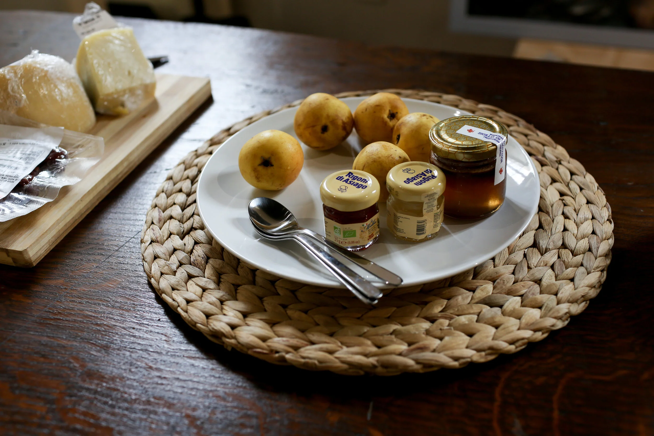 #6 Palazzo Simoncelli buffet pears & marmelade.jpg