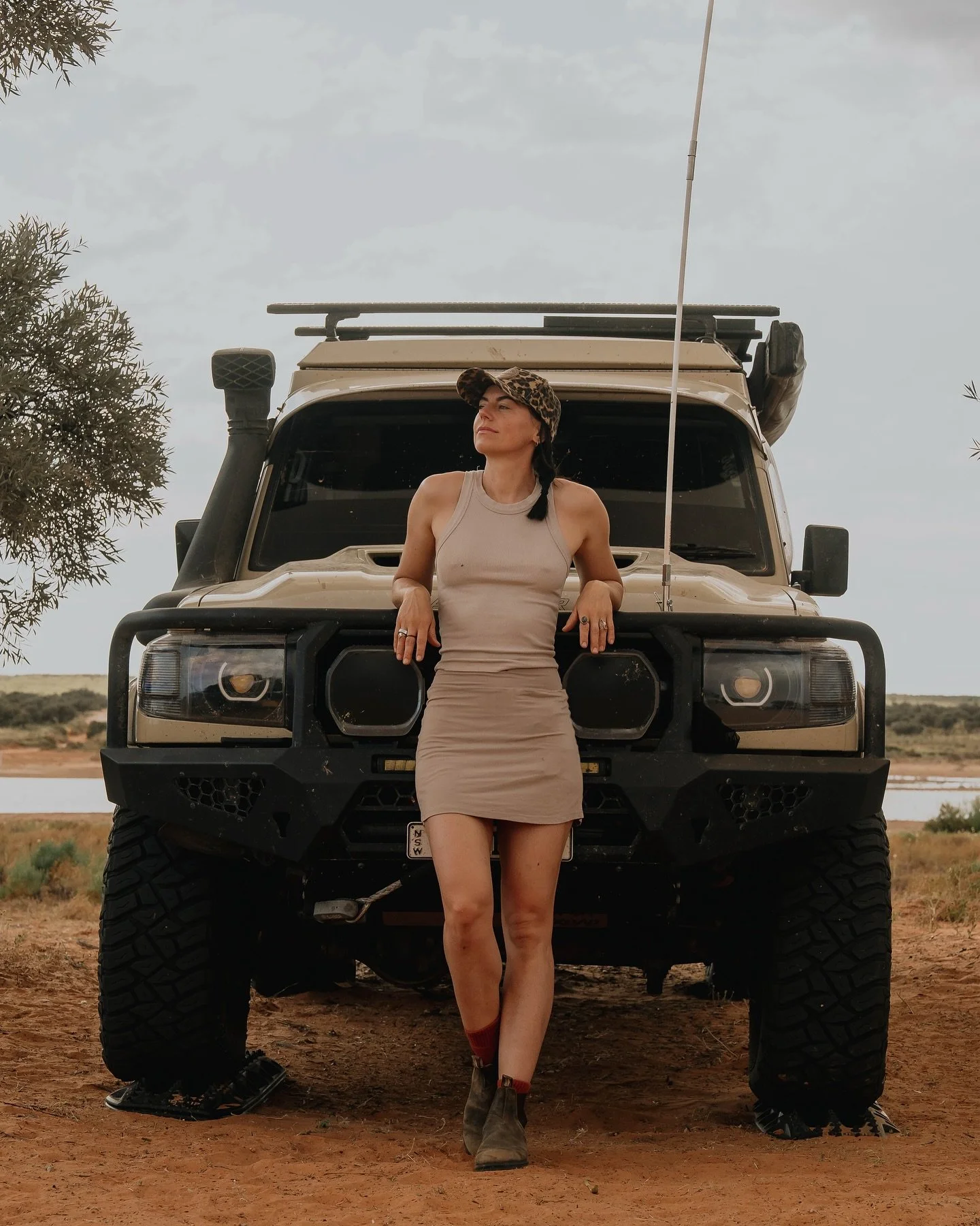 Simpson desert visual diary.
Never will I forget the smell of the dry, hot desert air, the most spectacular sunsets I&rsquo;ve ever seen, the never ending sand dunes that @nastyneila had to crawl over for hours, sleeping under the full blood moon nex