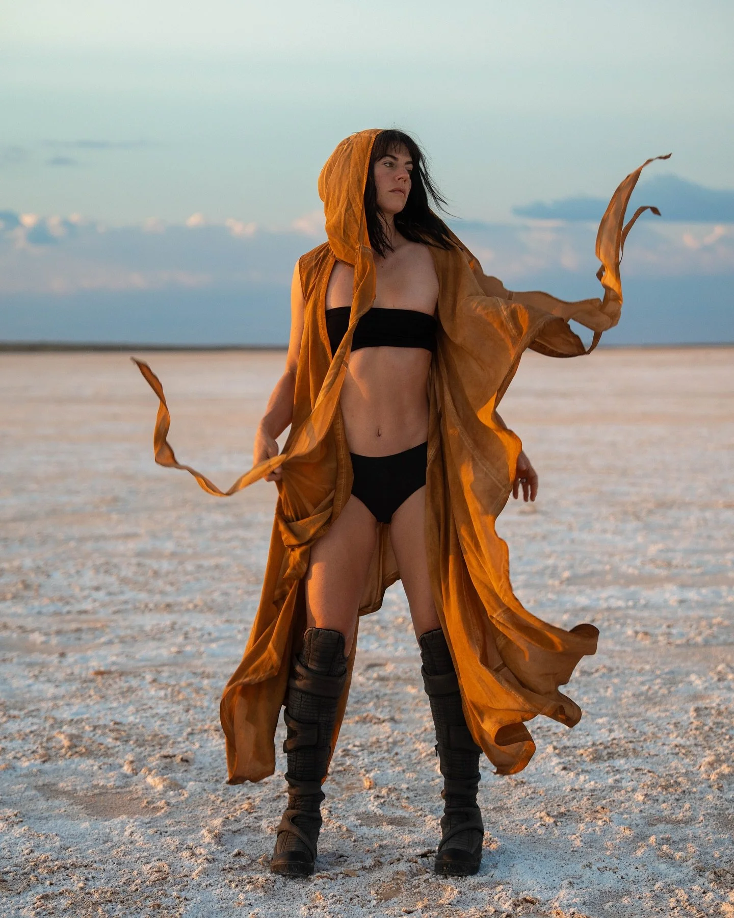 What beautiful thing is currently most alive in you that you wish for the world?

@demobaza x @advanced.selfie 🤍🏹