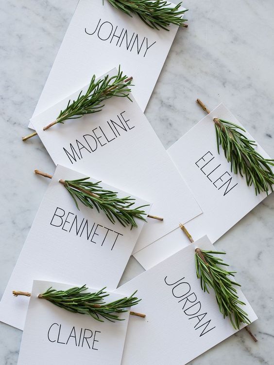 Source: http://thebridenextdoor.fr/2013/12/27/escort-cards-romarin/