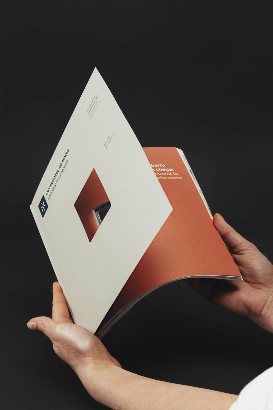 UMinho 2017 anniversary magazine by gen design studio