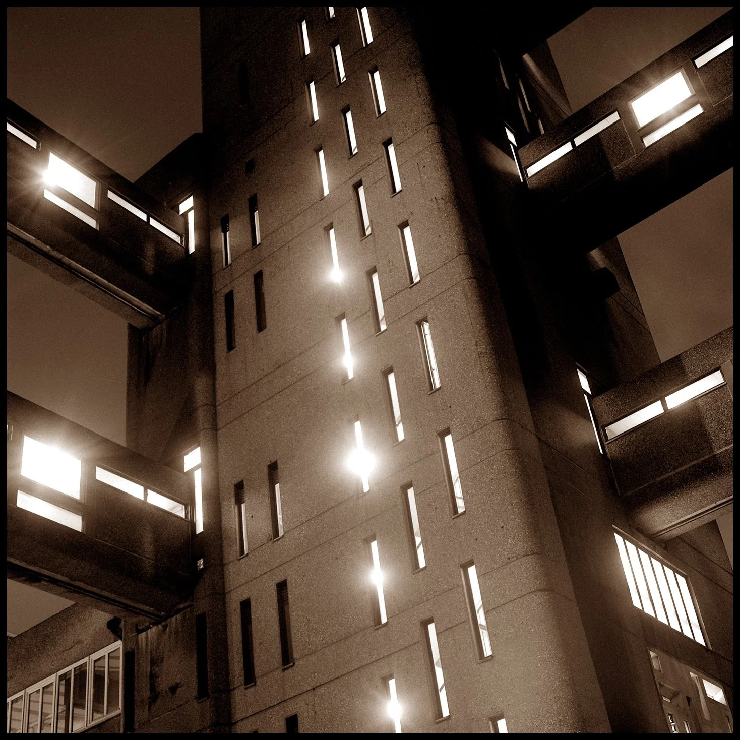 etienne_clement_photography_night-vision_trellick-tower-1.jpg