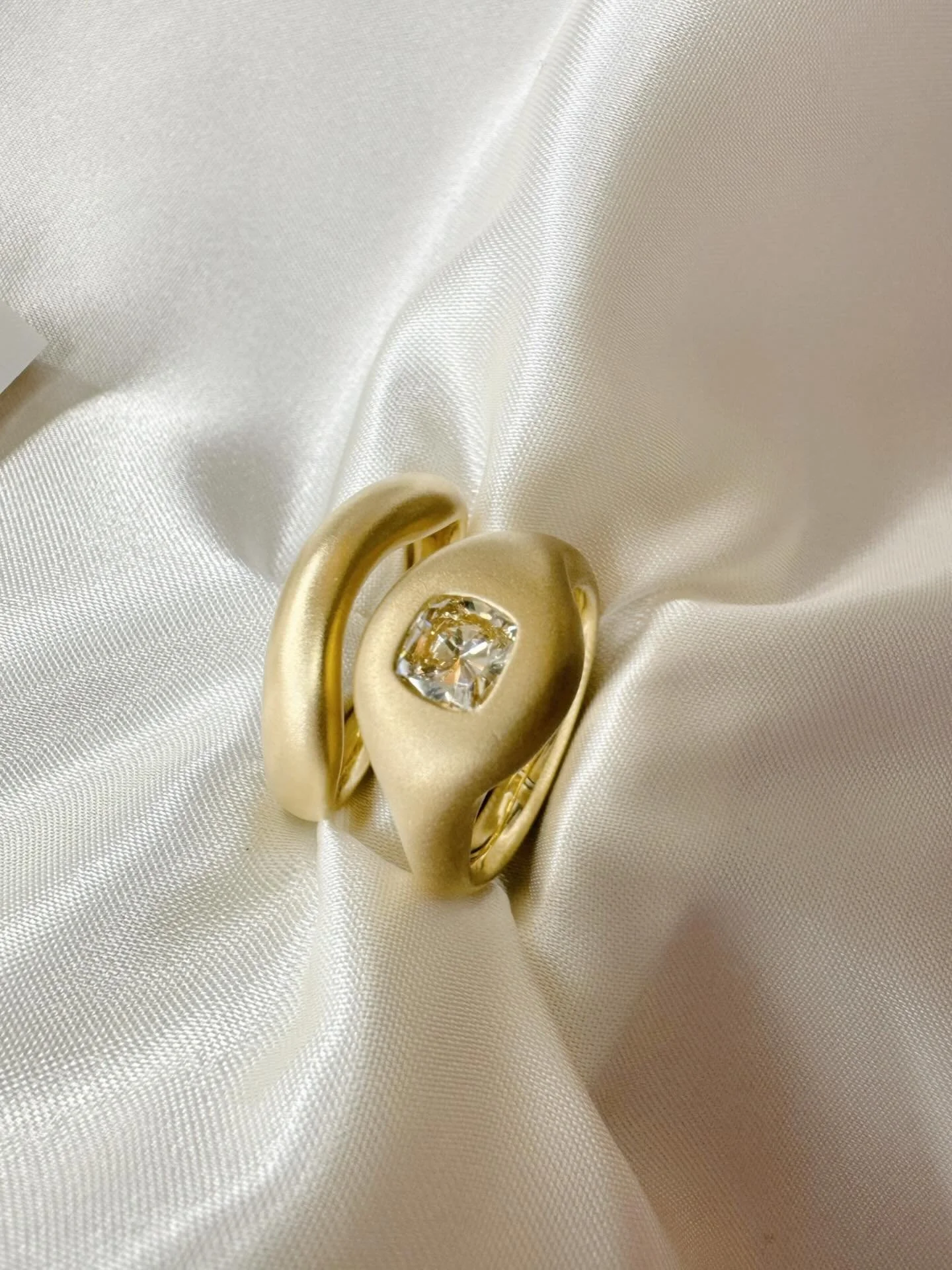 Destined for eternal spooning - the Fluid Band and Bulb Ring 💛