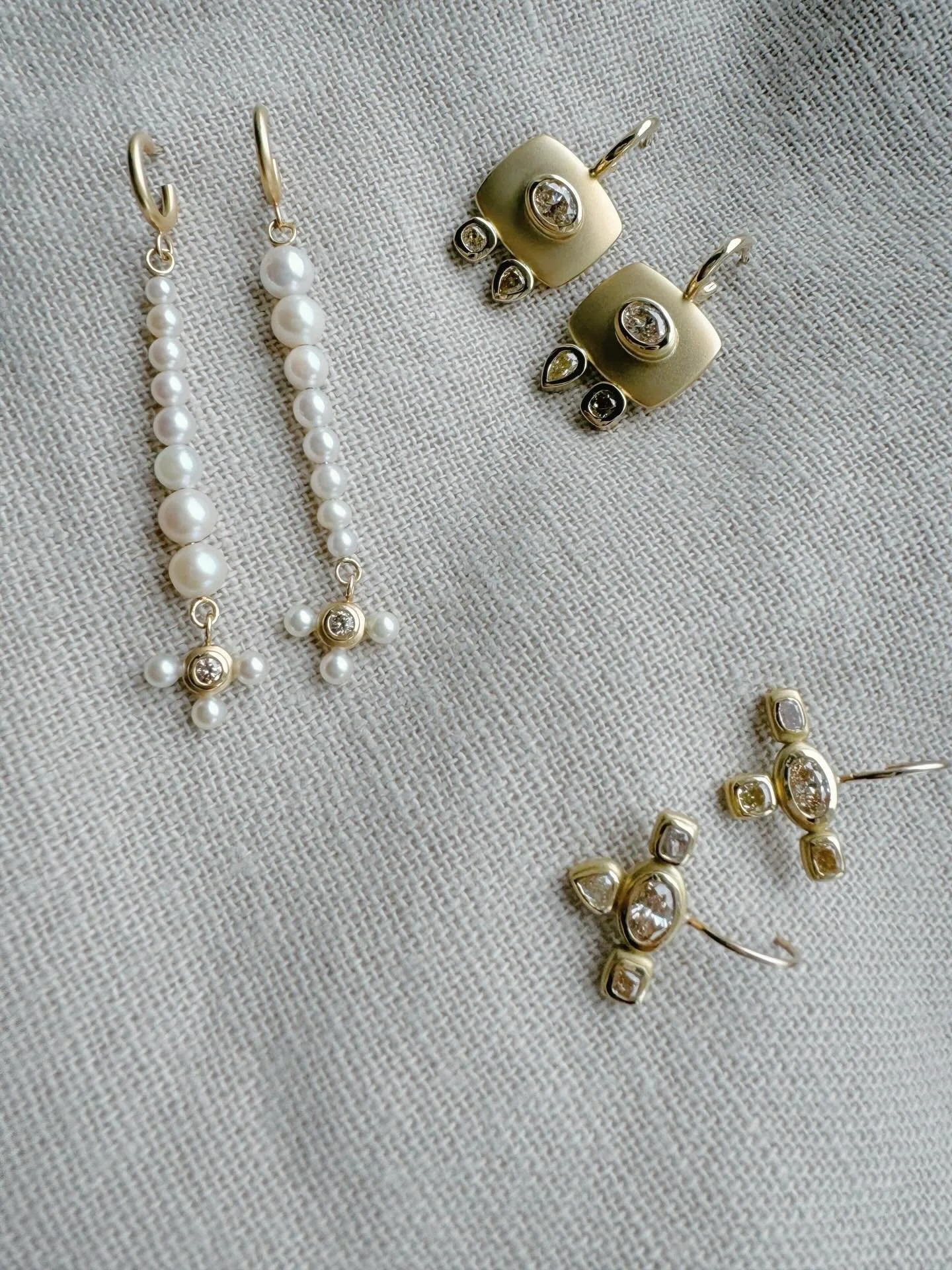 One of a kind earrings, playing with the neutral tones of 18ct gold and champagne, brown pink and yellow diamonds. Each pair draws from the language of historical adornment, interpreted from a contemporary perspective 🫶🏻