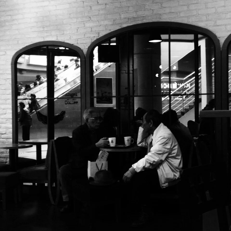 [일상] 거울이 있는 카페 풍경