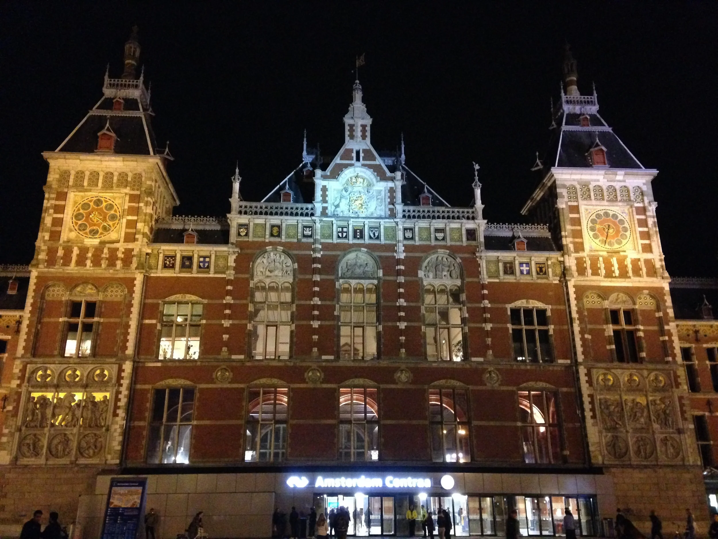 The train station was imposing during the daytime, but once it was night and all lit up, it was positively stunning! 