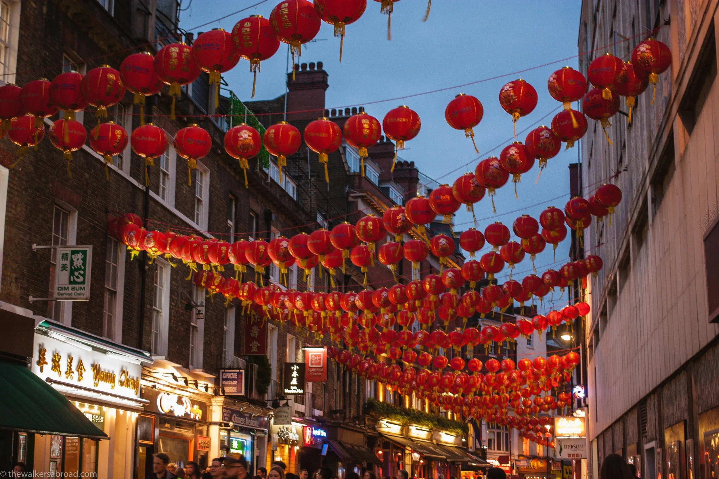 Chinatown at dark. I loooooove the red lanterns! 