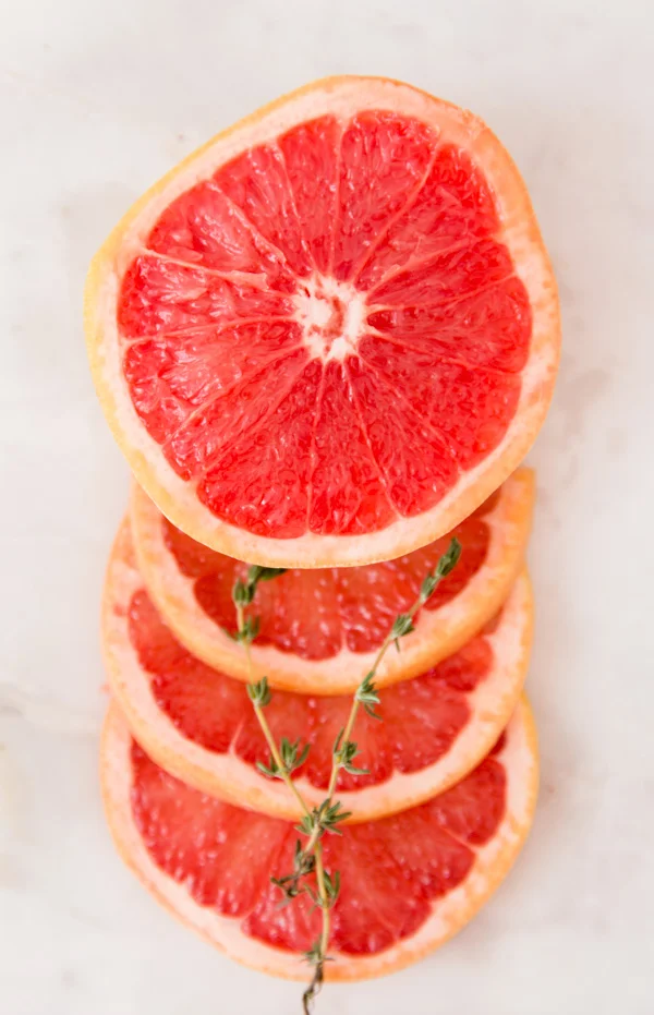 colorful-pink-grapefruit-slices-on-pink-background.jpg