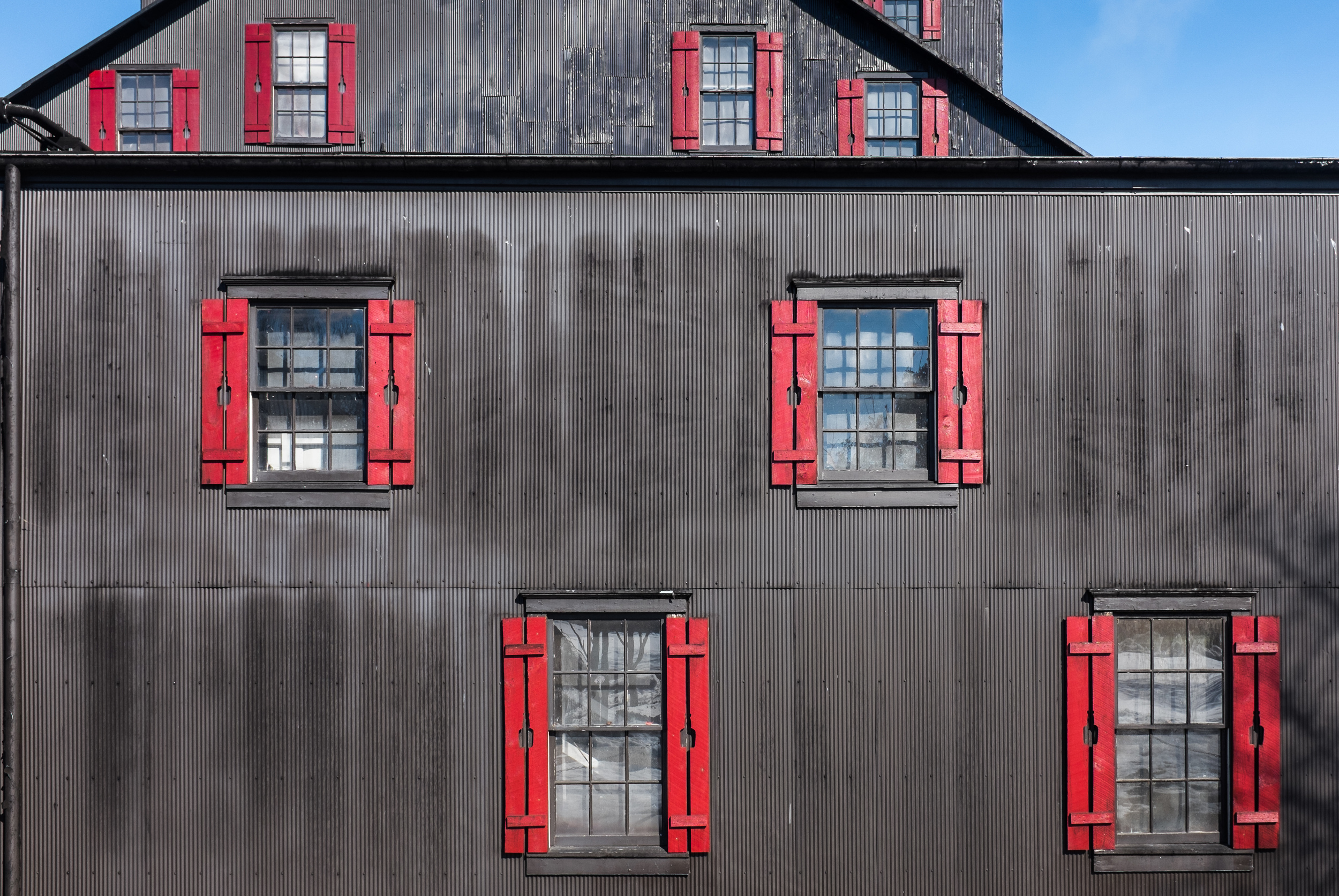 Take note of the shutters at the Makers Mark distillery in Loretto, Kentucky. 1/420 @ f8, ISO 400.