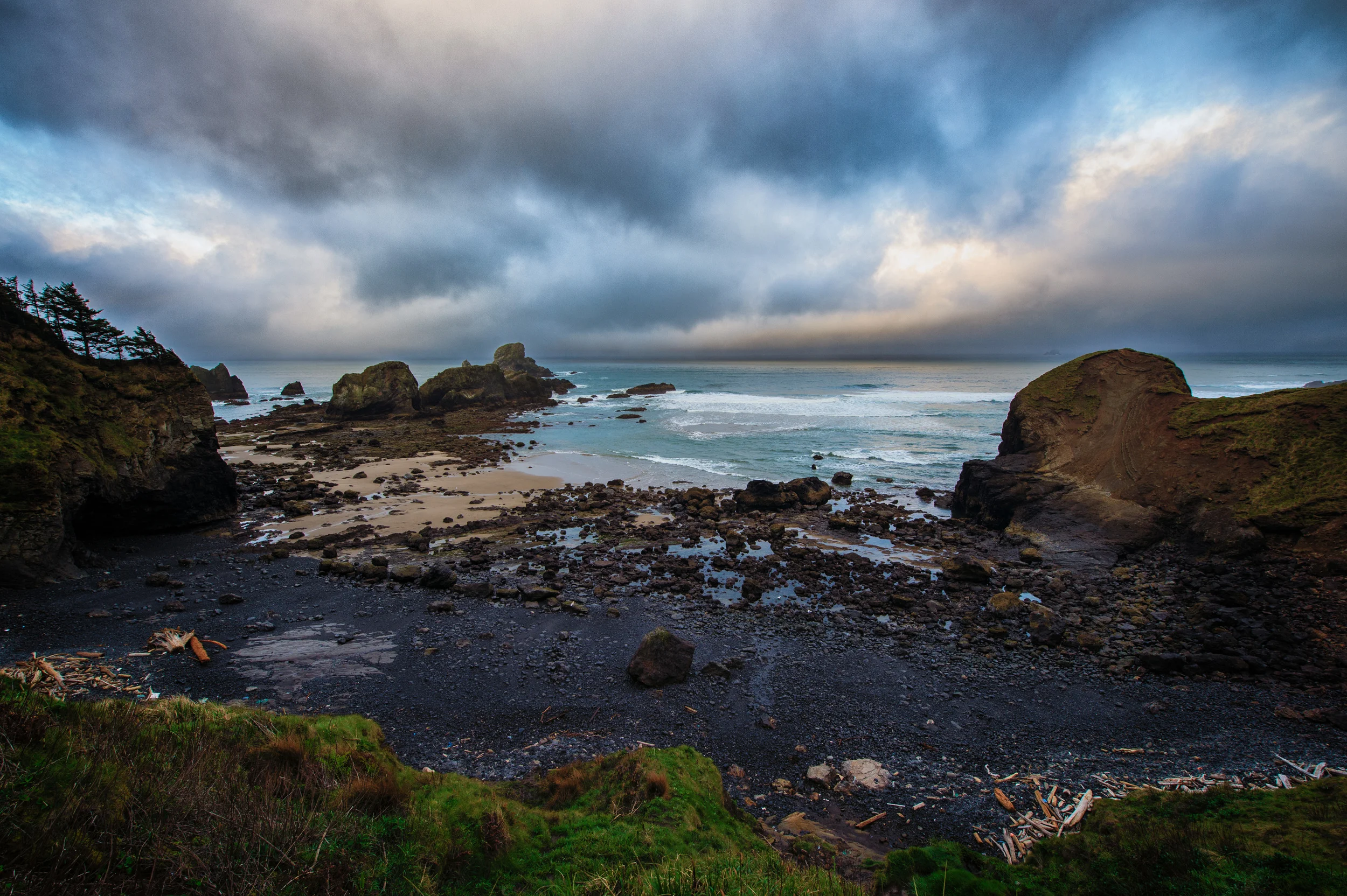 Ecola Point Rock. Nikon D4S, 14-24mm @ 14mm. 1/60 @ f9, ISO 200.