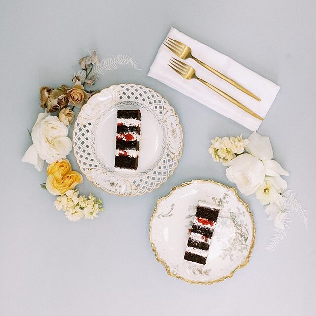 Ever have a fantastic idea for something but you didn&rsquo;t write it down and now it&rsquo;s lost forever? That was me this week working on new cake flavors. 🍰

Floral Design: @laruefloral 
Photography: @sarahporterphotos 
Dinnerware: @enjouestudi