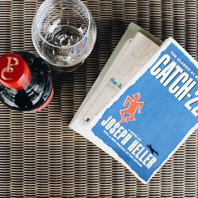 Chilly winter days always make me feel like I can get away with reading all day. What&rsquo;s your fave wine to drink with books? Right now I&rsquo;m sipping zin from @peachycanyon &mdash; it&rsquo;s perfection with classic novels 🍷📚😍