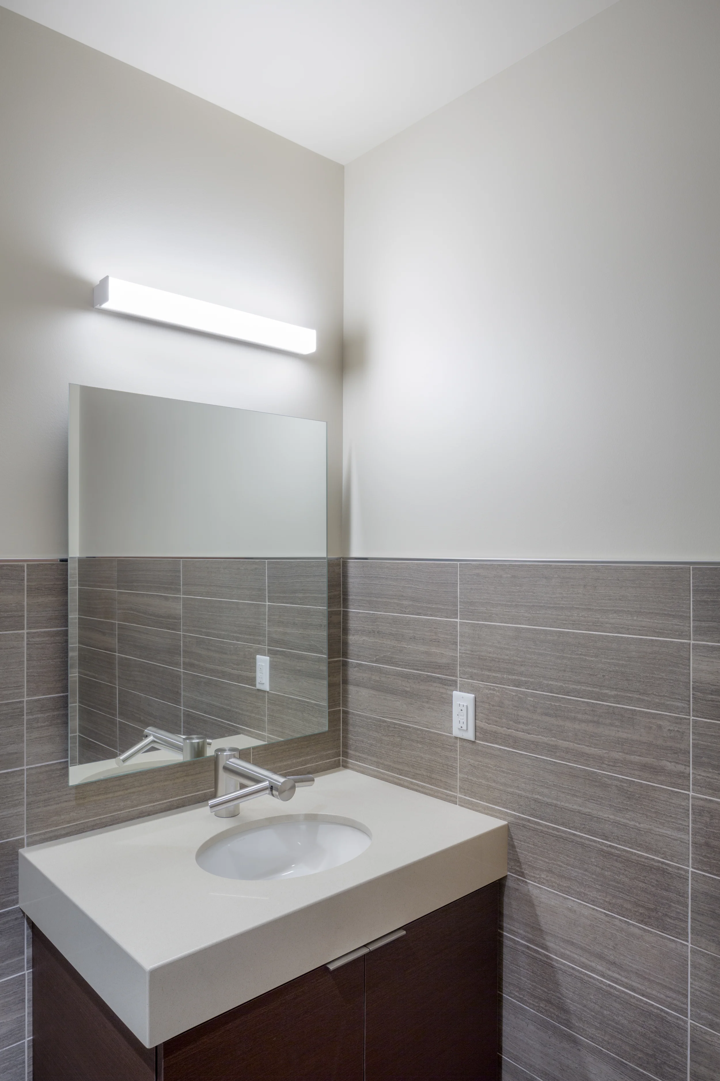 Advantis-WestLinn-JoshPartee-8559-vanity.jpg