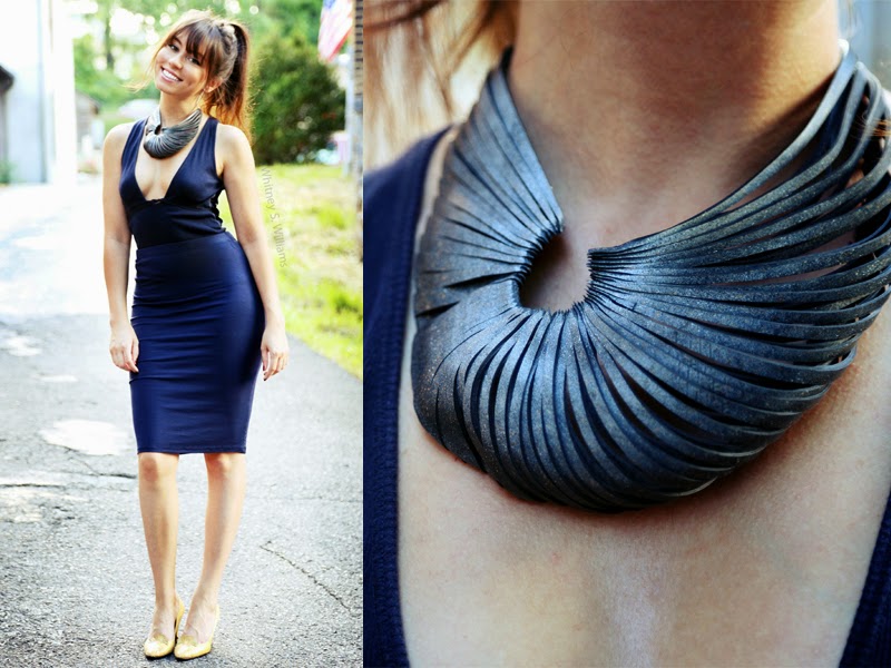 alaladywolf_navy+deep+v_emma+ware+necklace_04_800x600_02.jpg