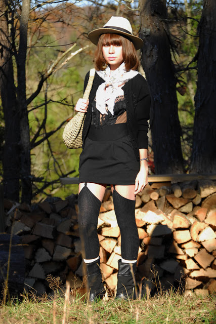 black+and+scarf_03.jpg