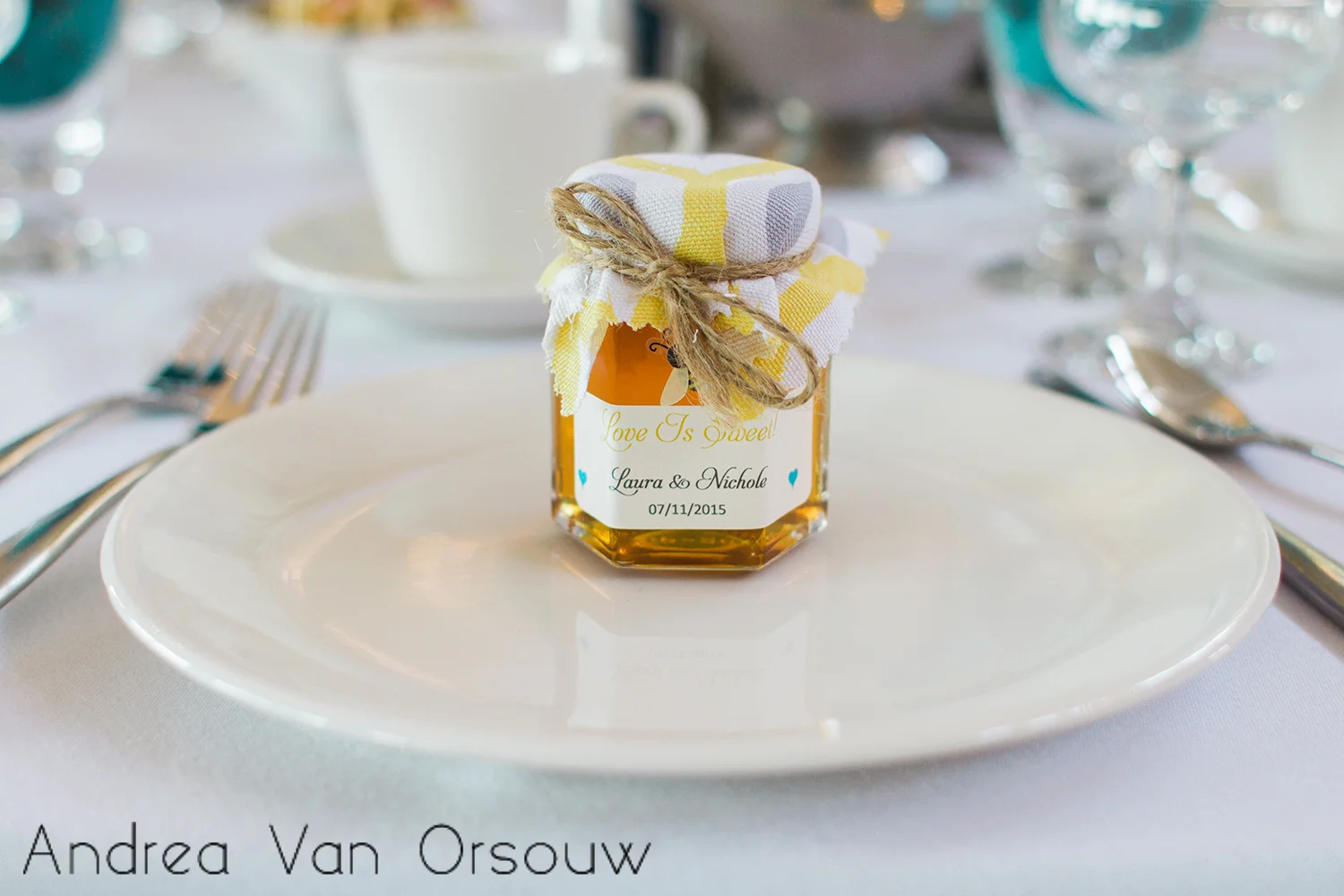 honey_wedding_day_souvenier_gifts.jpg