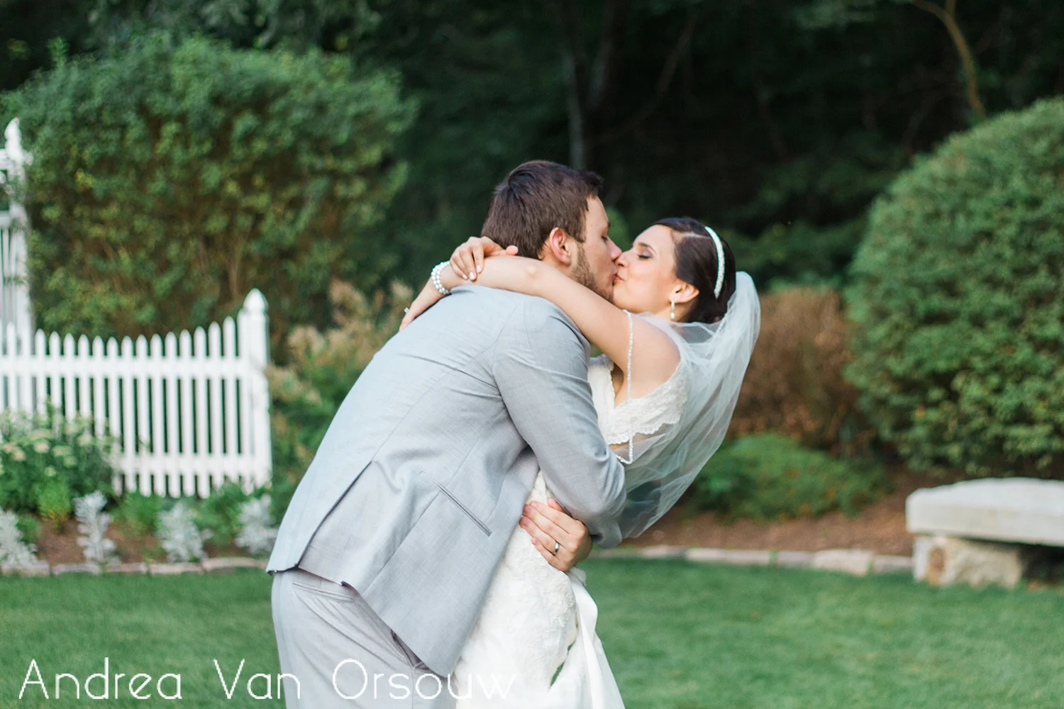 dip_kiss_bride_groom.jpg